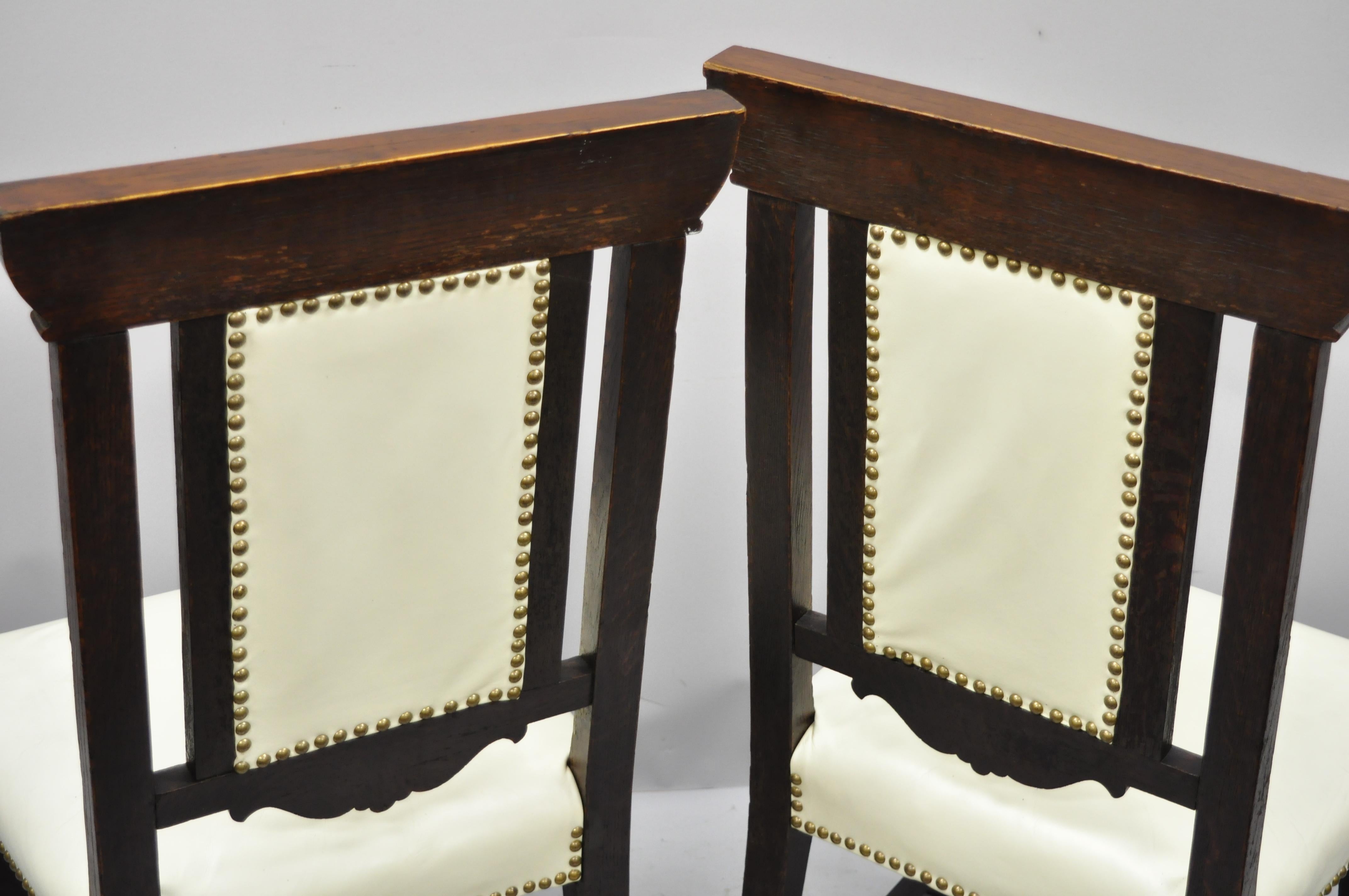 6 chaises de salle à manger italiennes anciennes de la Renaissance en chêne sculpté et rembourrées en vente 5