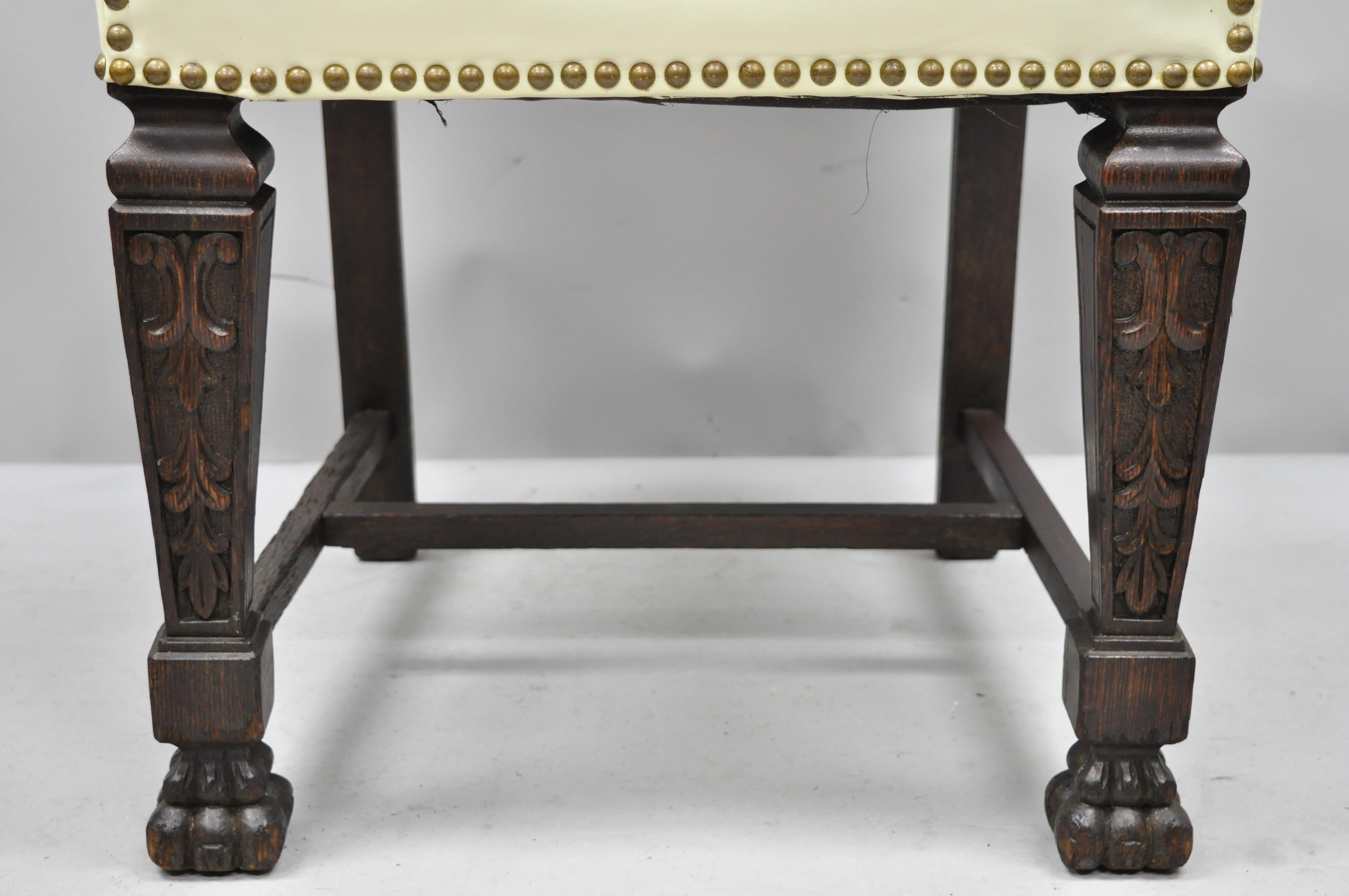 6 chaises de salle à manger italiennes anciennes de la Renaissance en chêne sculpté et rembourrées en vente 1