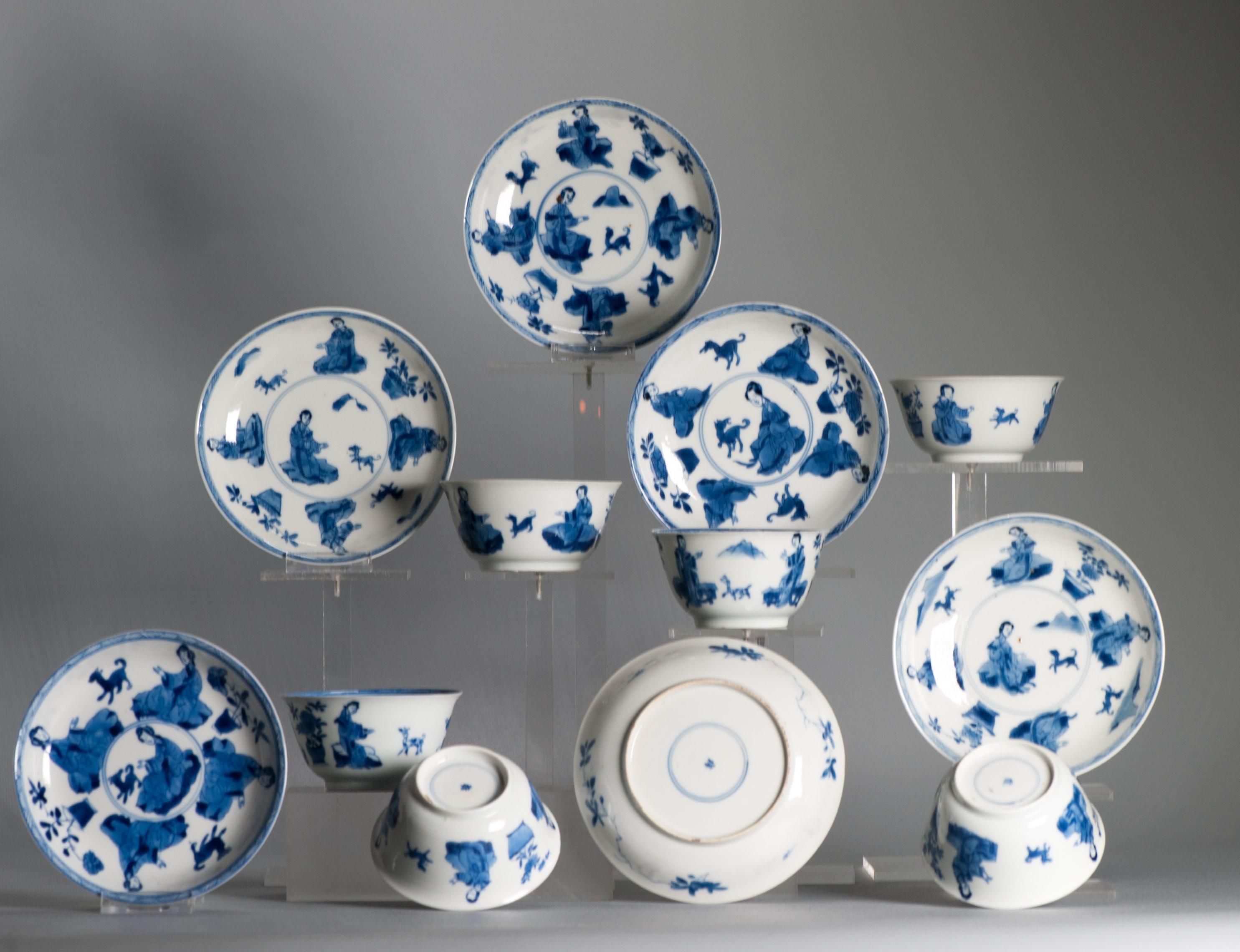 Whiting avec vous ce joli service à thé en bleu et blanc. Porcelaine très finement empotée, la lumière passe au travers.
Pièces de la période Kangxi en bleu sous glaçure. Avec une scène de jardin représentant des dames élégantes accompagnées de