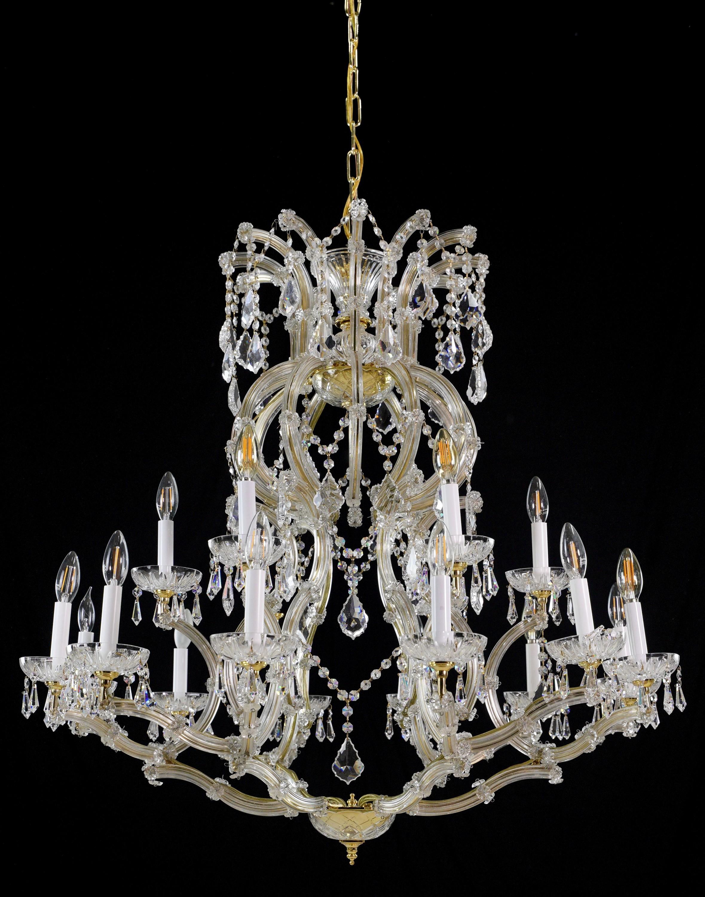 6 Arm 18 Lights Marie Therese Crystal & Brass Chandelier In Good Condition For Sale In New York, NY