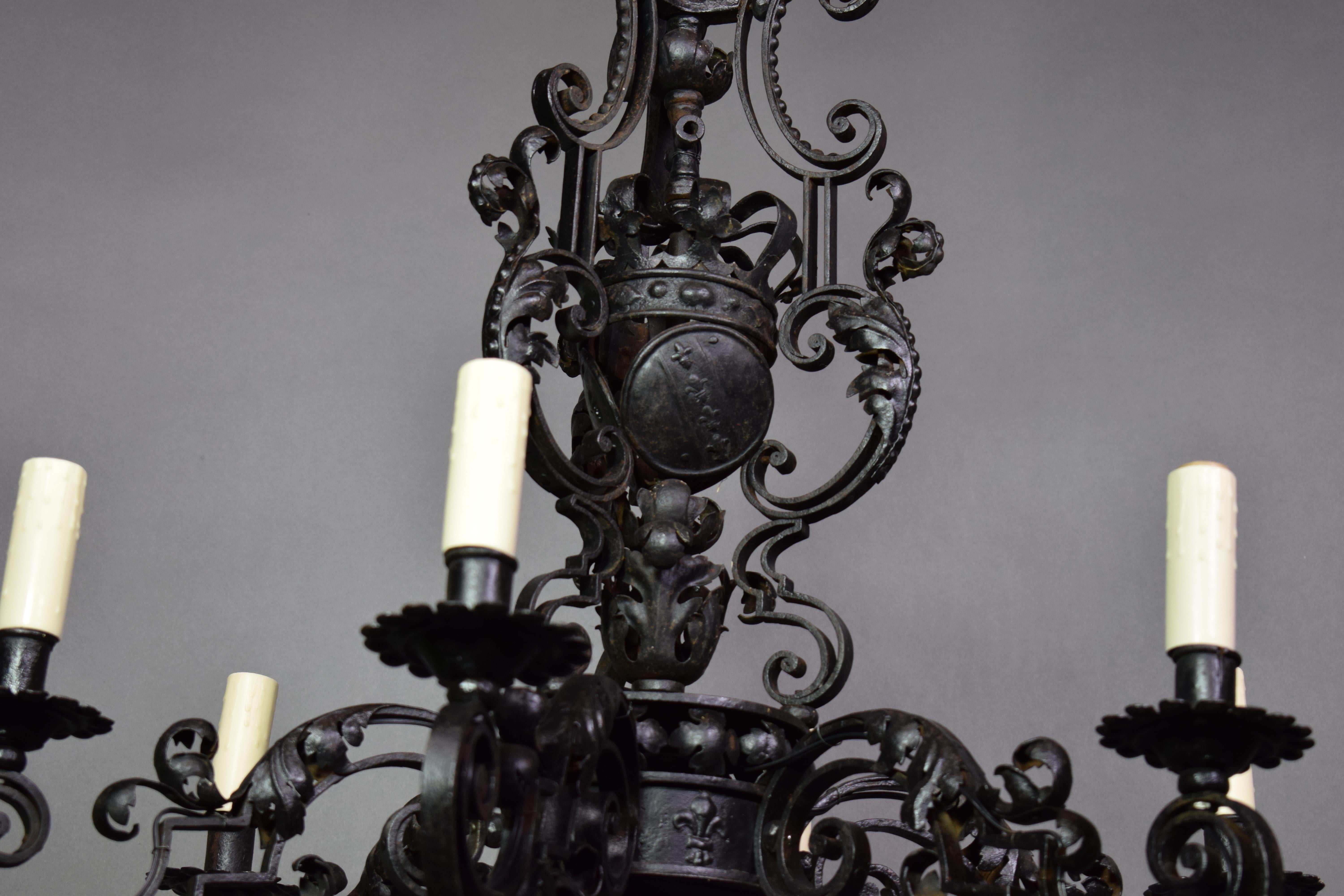 A very fine iron chandelier In Good Condition In Atlanta, GA