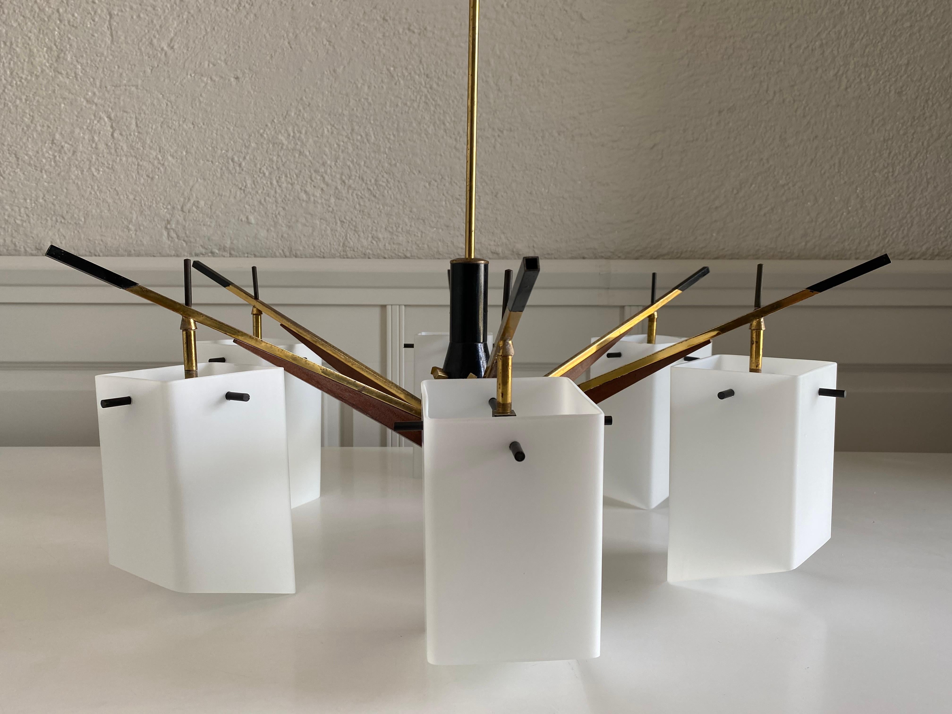 Italiano Lampadario a 6 bracci con paralumi in vetro smerigliato, Stilux, Italia, anni '60 in vendita