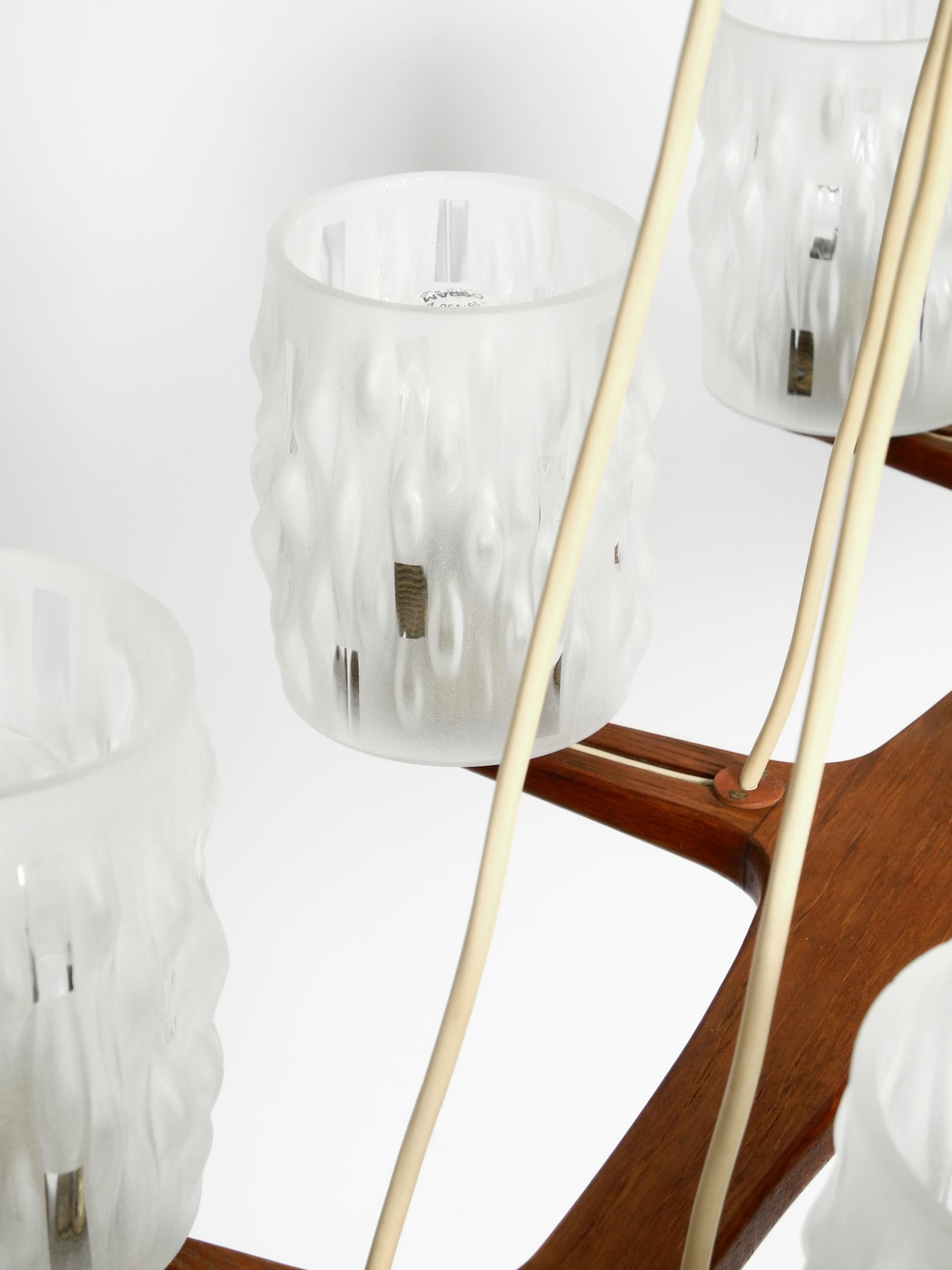 Lampada da soffitto scandinava anni '60 a 6 bracci in teak con paralume in vetro in vendita 6