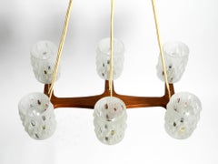 Lampada da soffitto scandinava anni '60 a 6 bracci in teak con paralume in vetro