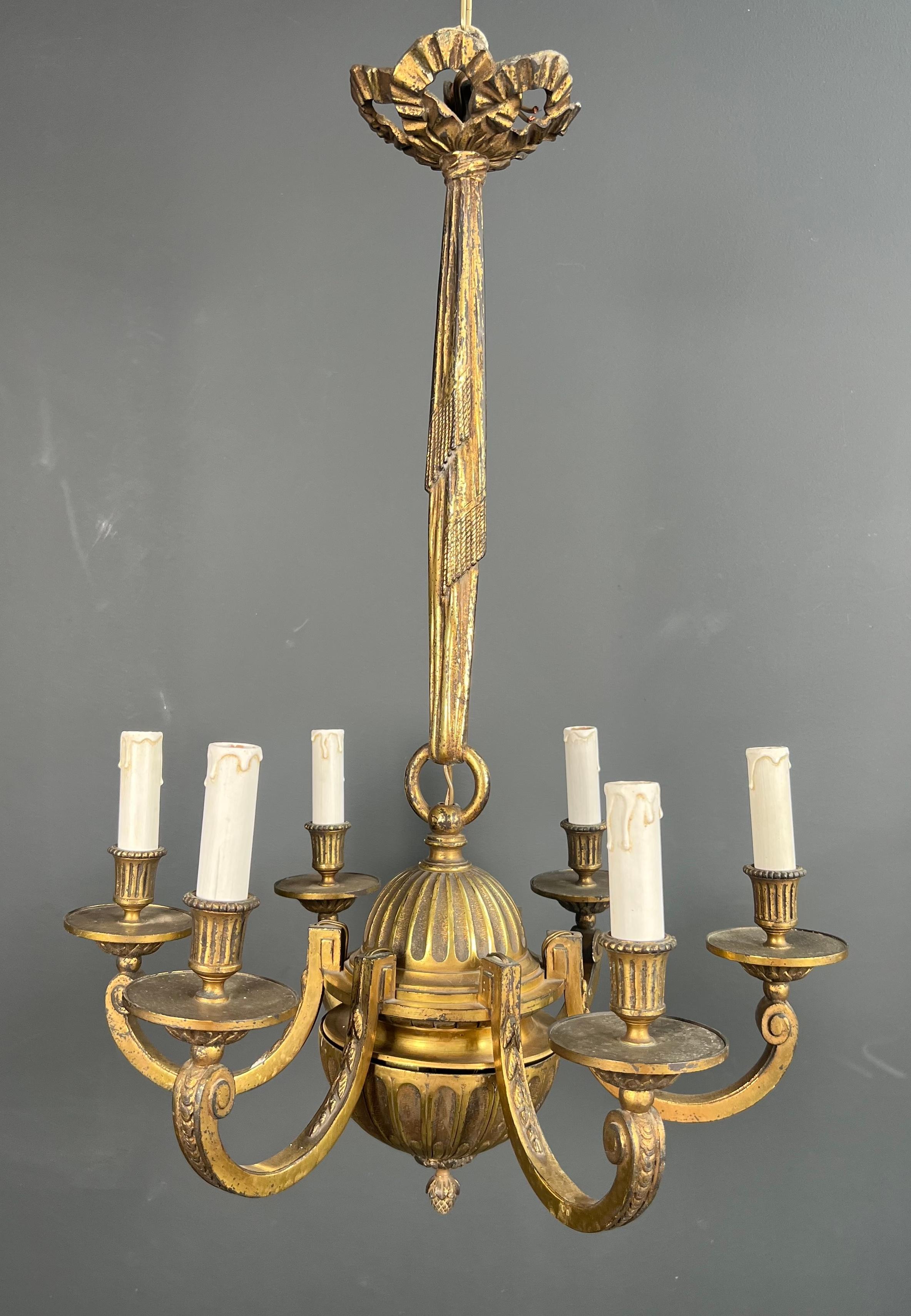 6-armiger Bronze-Kronleuchter im Stil von Ludwig dem 16. (Französisch) im Angebot