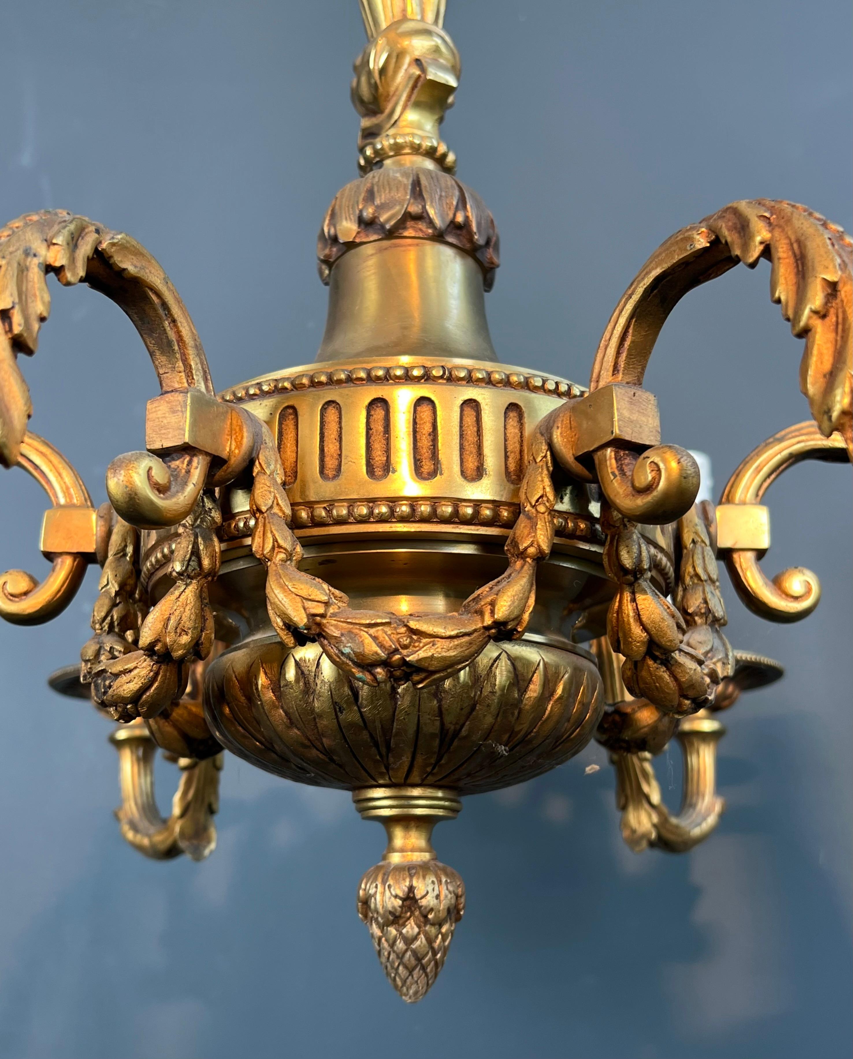Bronze Lustre en bronze à 6 branches de style Louis XVI en vente