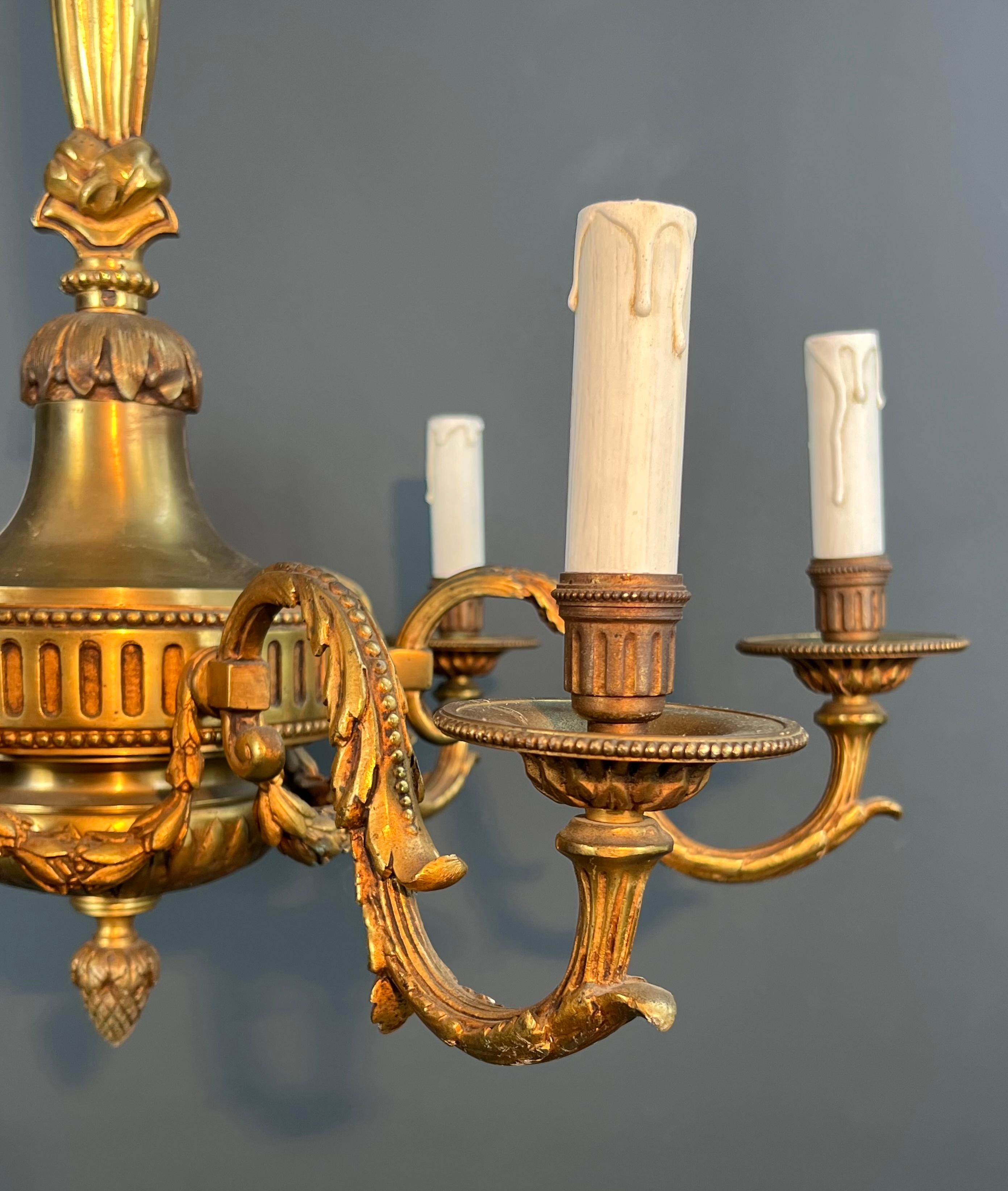 Lustre en bronze à 6 branches de style Louis XVI en vente 3