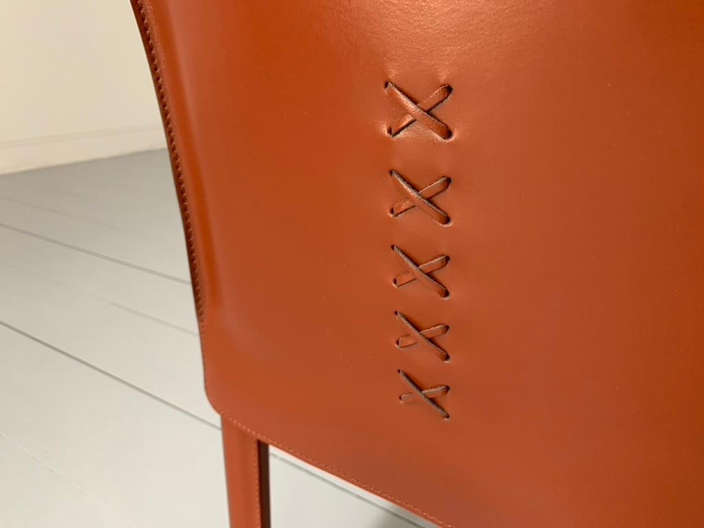 6 Arper Esszimmerstühle - In Brown Sattelleder (Leder) im Angebot