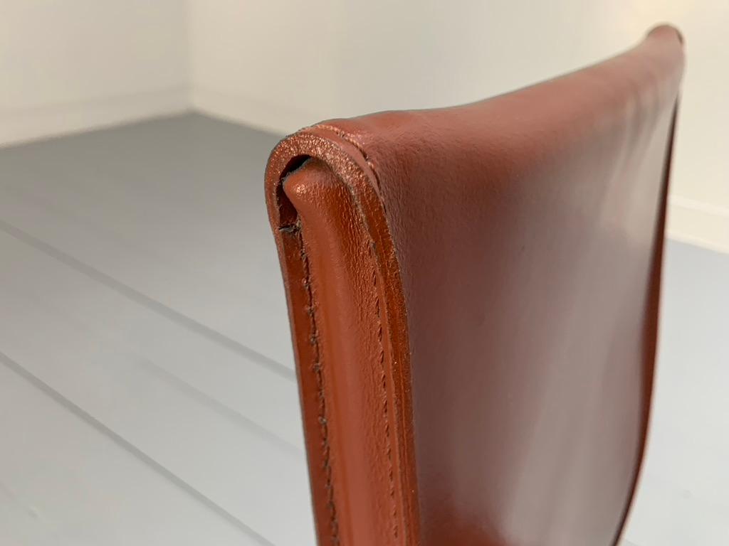 6 Arper Esszimmerstühle - In Brown Sattelleder im Angebot 2