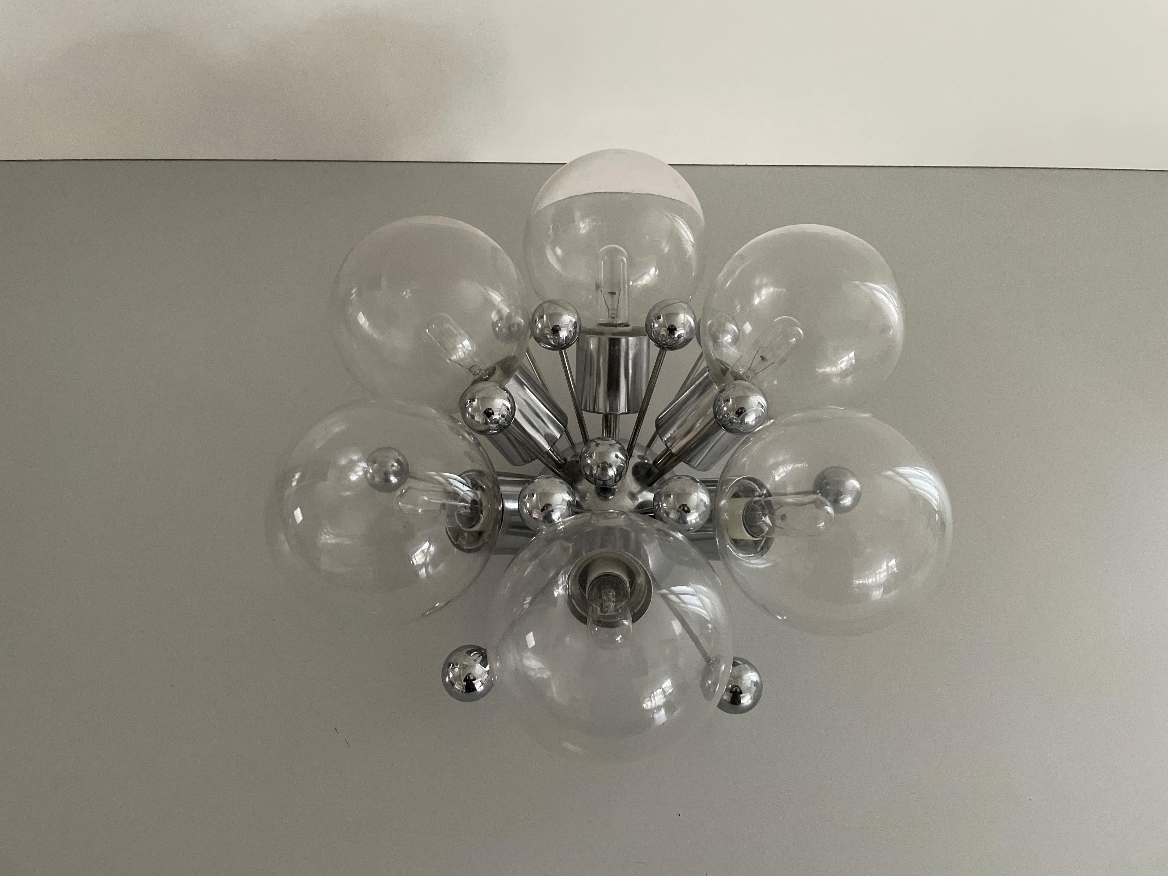 Lampe encastrée atomique à 6 boules en verre et chrome, années 1960, Italie

L'abat-jour est en très bon état vintage.

Cette lampe fonctionne avec 6 ampoules E14. 
Câblé et adapté à une utilisation avec 220V et 110V pour tous les pays.

Mesures