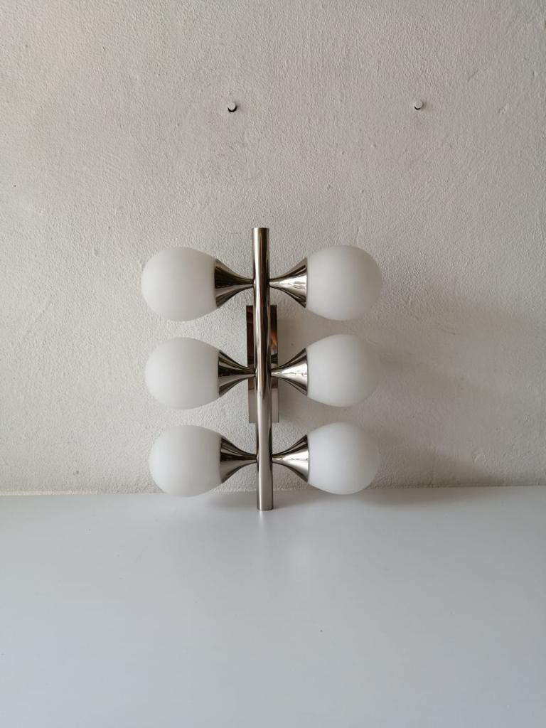 6 opaline glass balls and chrome wall lamp by Kaiser Leuchten, 1970s

Space Age rare design
6 amorphous opal glasses and chrome body  

Manufactured in Germany
Lamp is in perfect condition.
This lamp works with 6 x E14 standard light