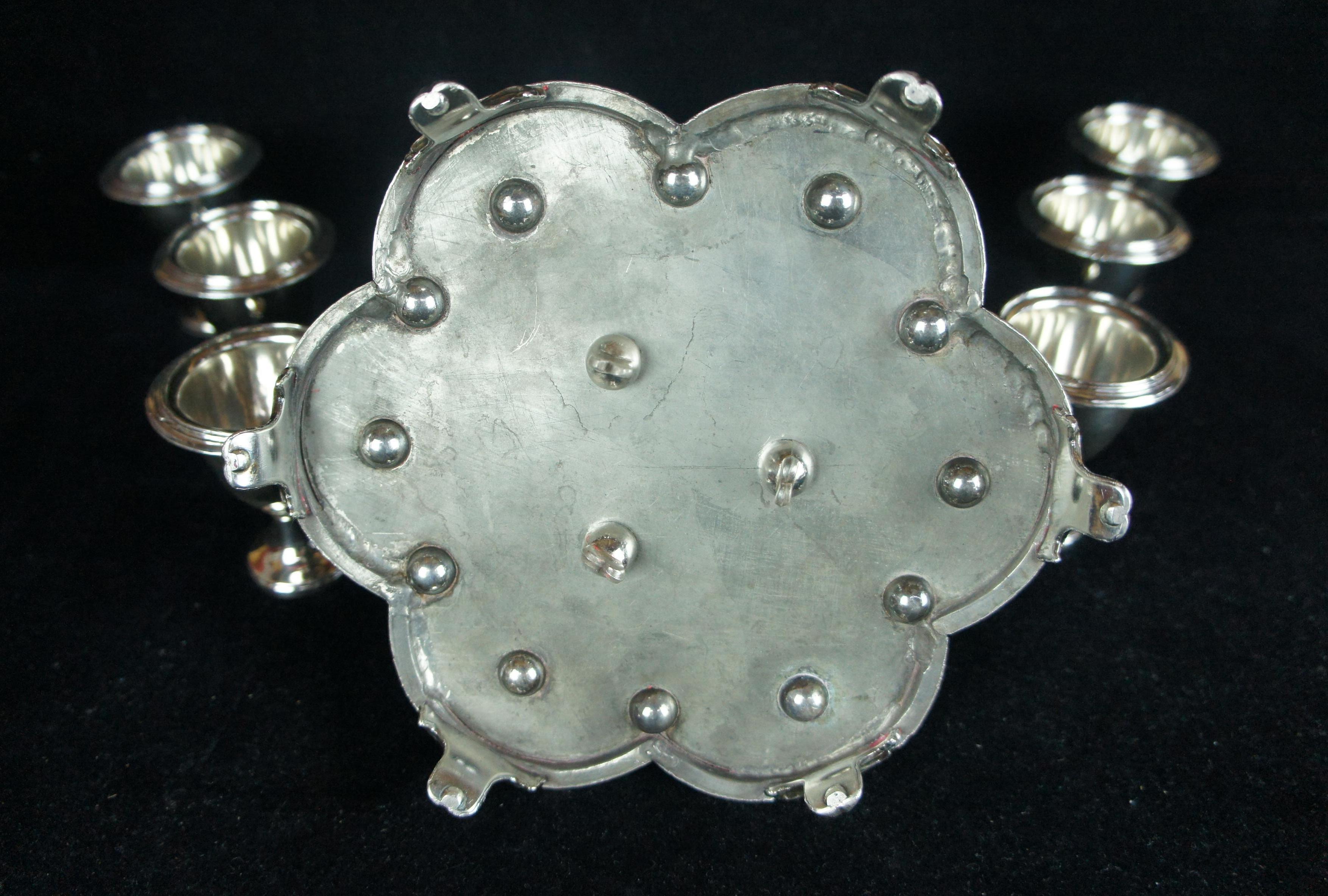 6 copas de Kiddush barrocas bañadas en plata y caddy Judaica Barware Vasos de chupito siglo XX en venta