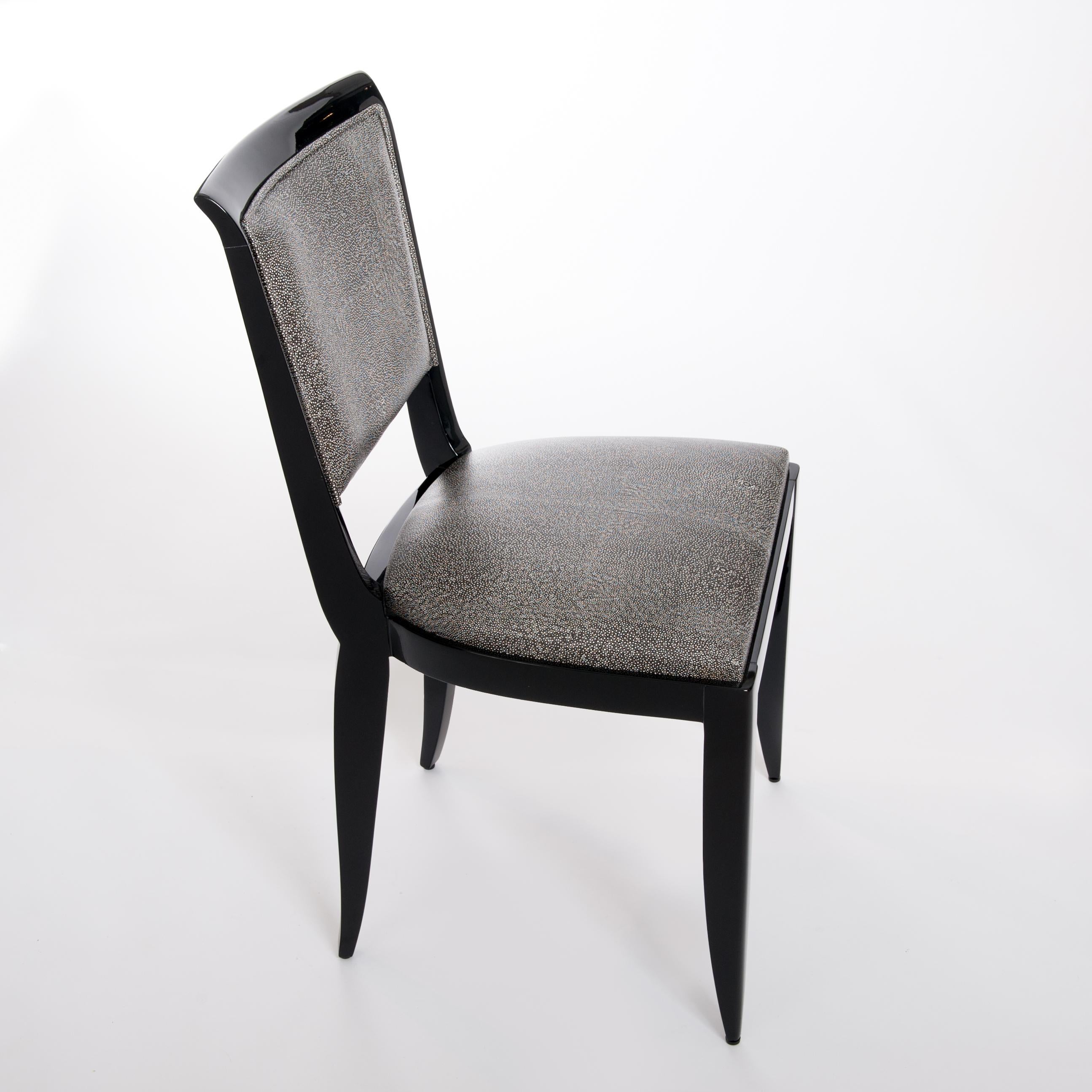 Hand-Crafted 6 Black Art Déco Dining Room Chairs Black-White Raydesign Colored Leather 1930s For Sale