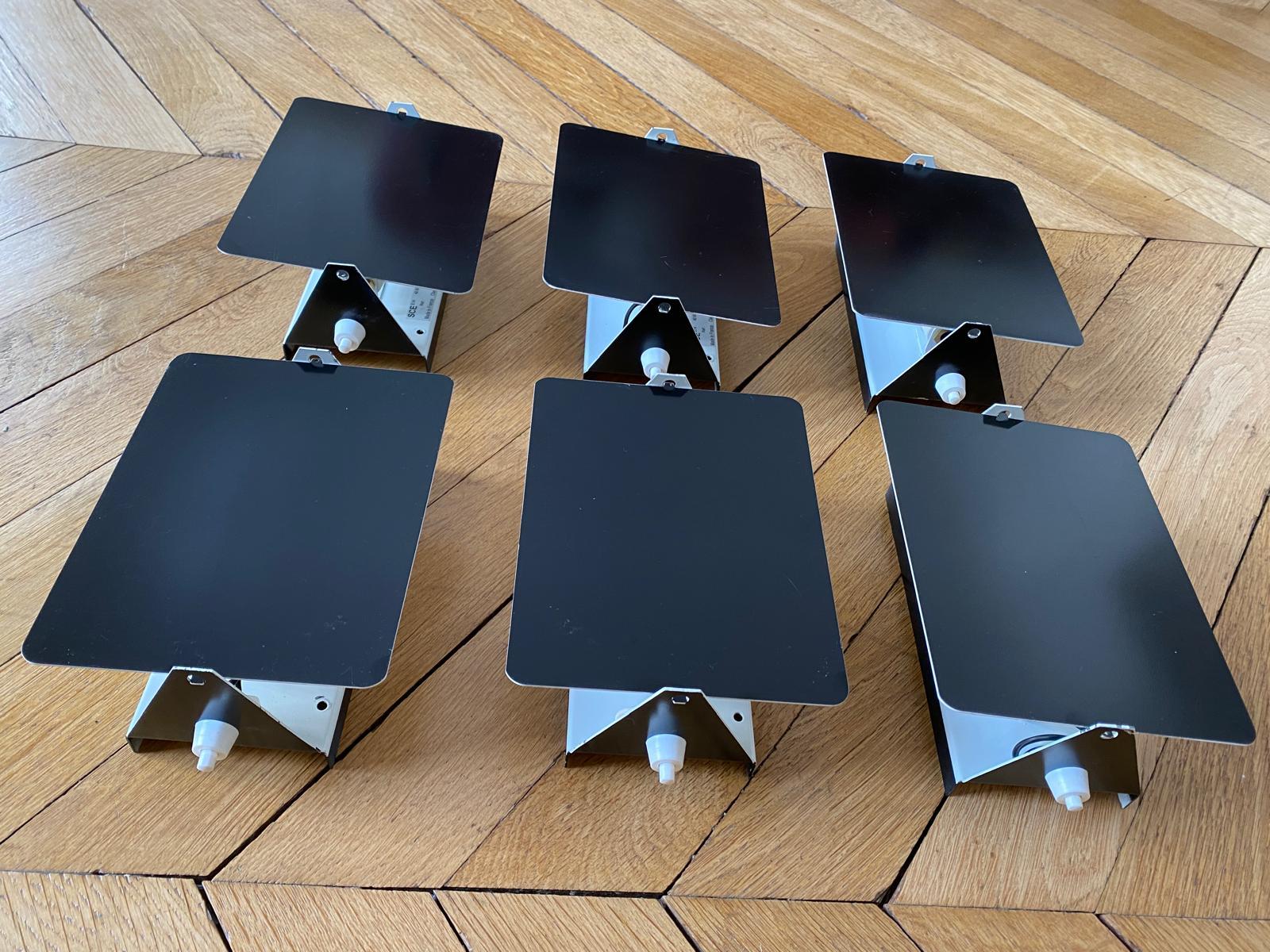 Charlotte Perriand CP1 iconic Black sconces. Designed for Les Arc ski resort in Savoy, France in 1962. They where produced by Steph Simon Gallery until the seventies. They are made of black painted metal and white metal on the back.
Total 6