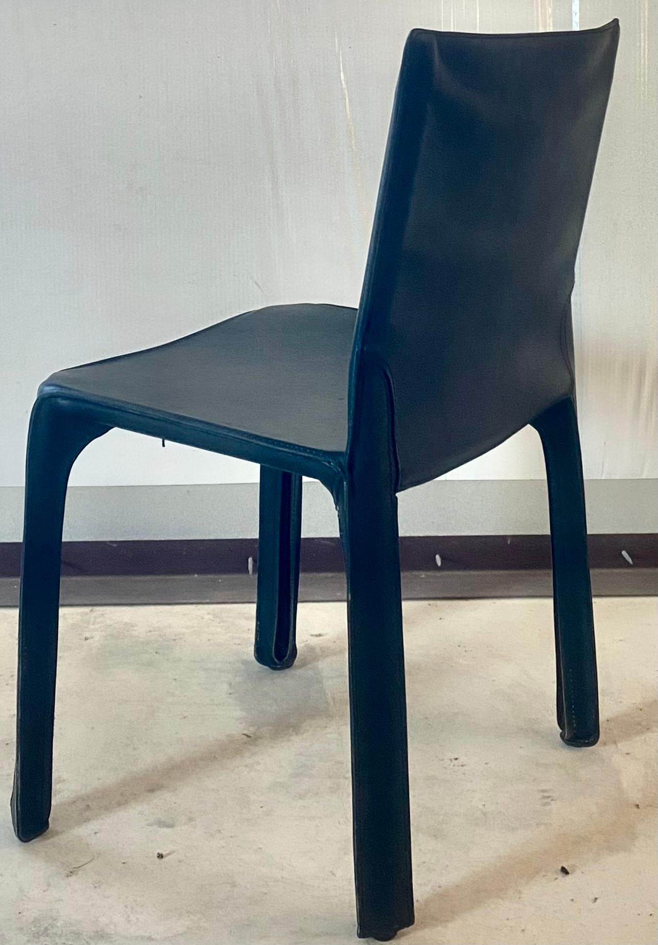 En 1964, 15 architectes fondent l'ABDI (Association brésilienne de design industriel) et, la même année, PROBJETO voit le jour, devenant ainsi le premier fabricant brésilien de meubles design. Le premier modèle a été la chaise danoise, créée par