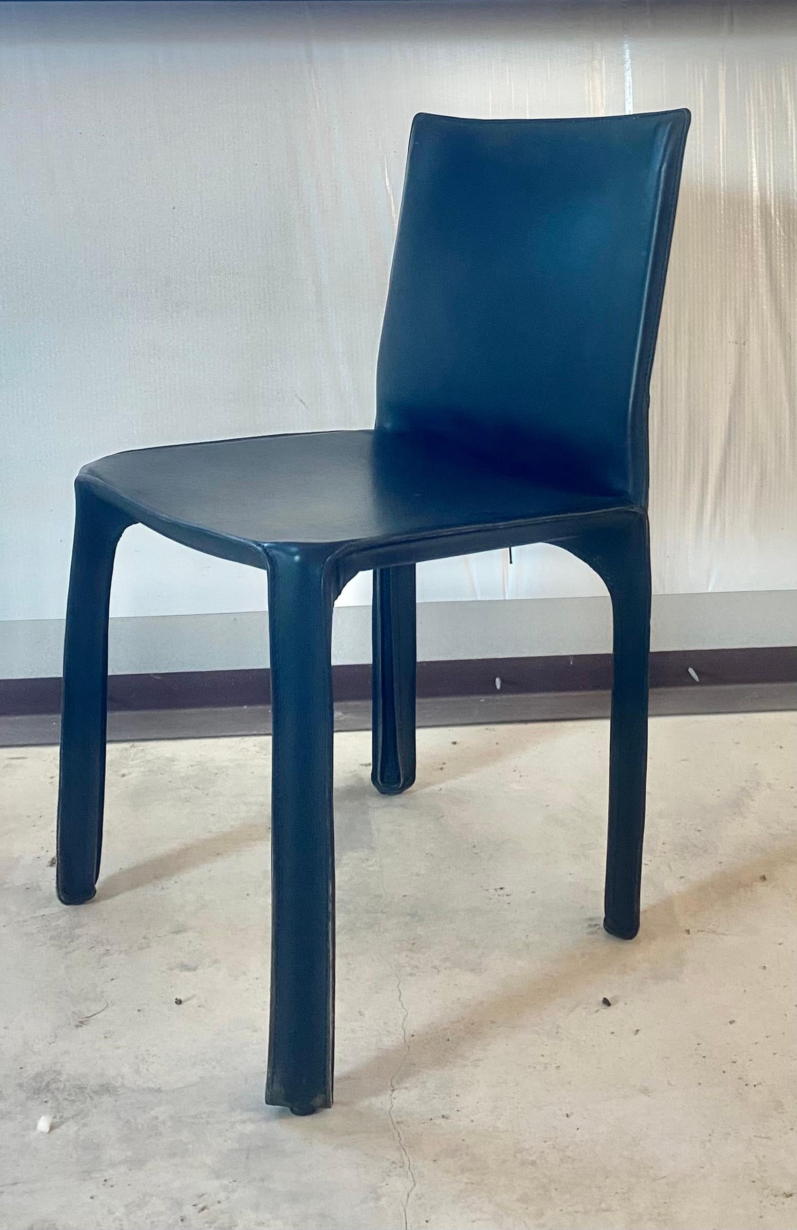 Postmoderne (6) Chaises Mario Bellini Cab 412 en cuir noir en vente