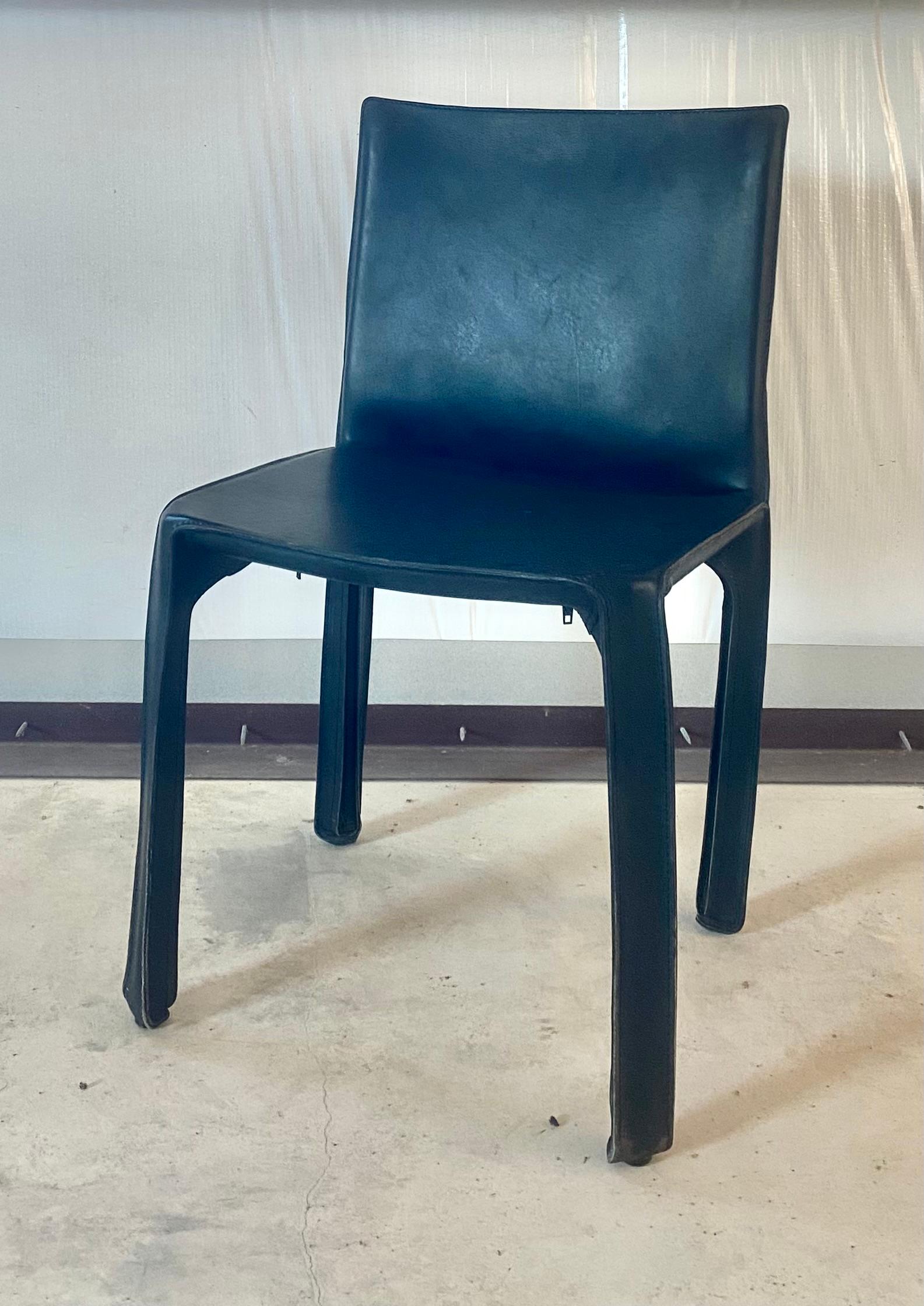 Brésilien (6) Chaises Mario Bellini Cab 412 en cuir noir en vente
