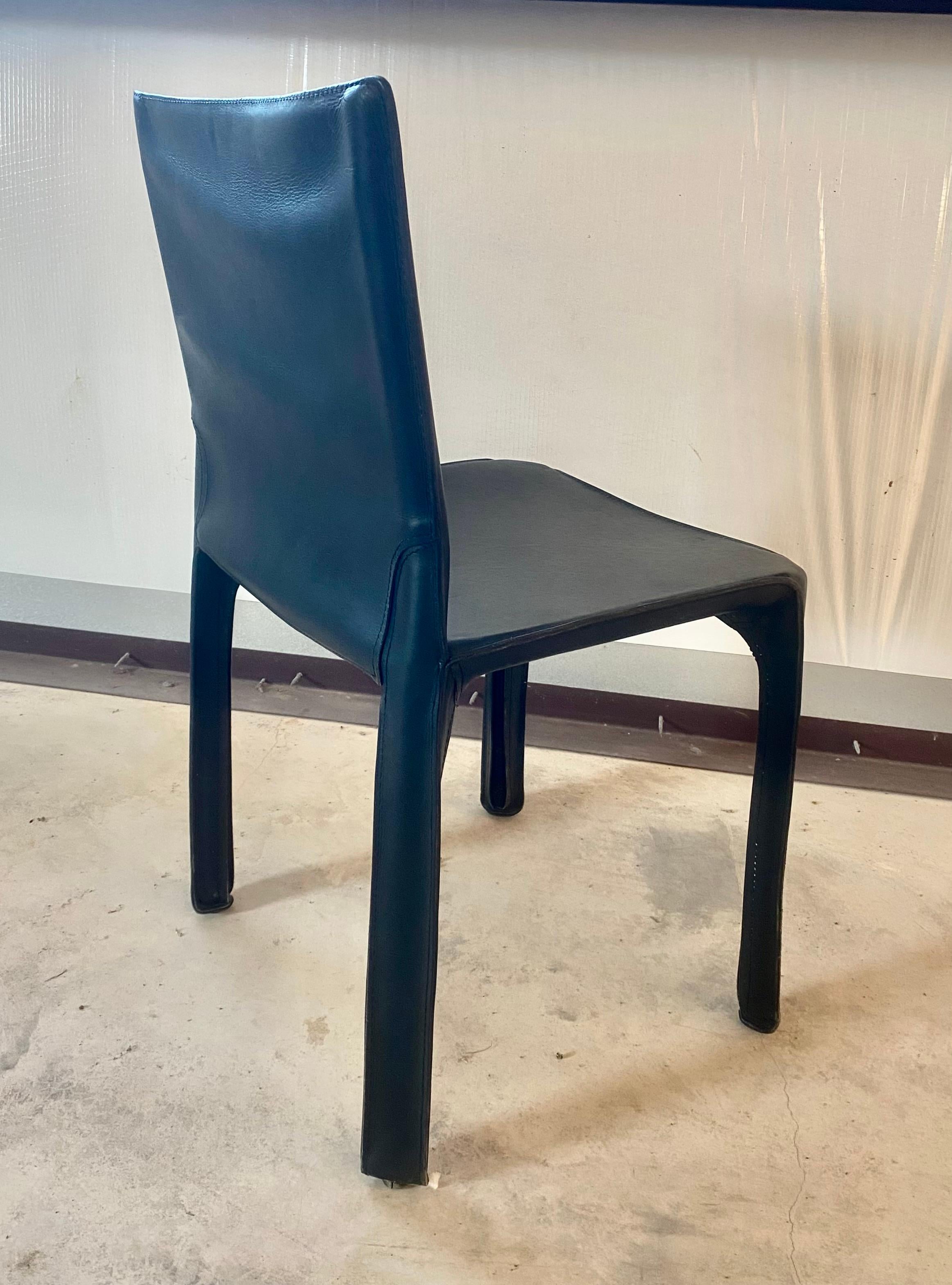 20ième siècle (6) Chaises Mario Bellini Cab 412 en cuir noir en vente