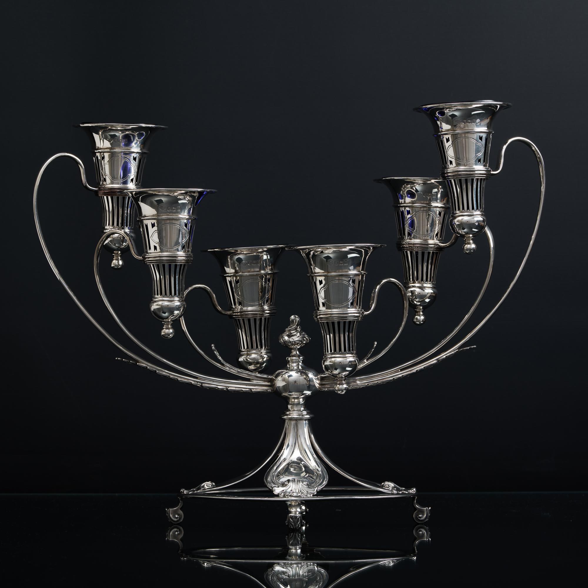 Vase à fleurs à 6 branches en argent ancien épergne en vente 5