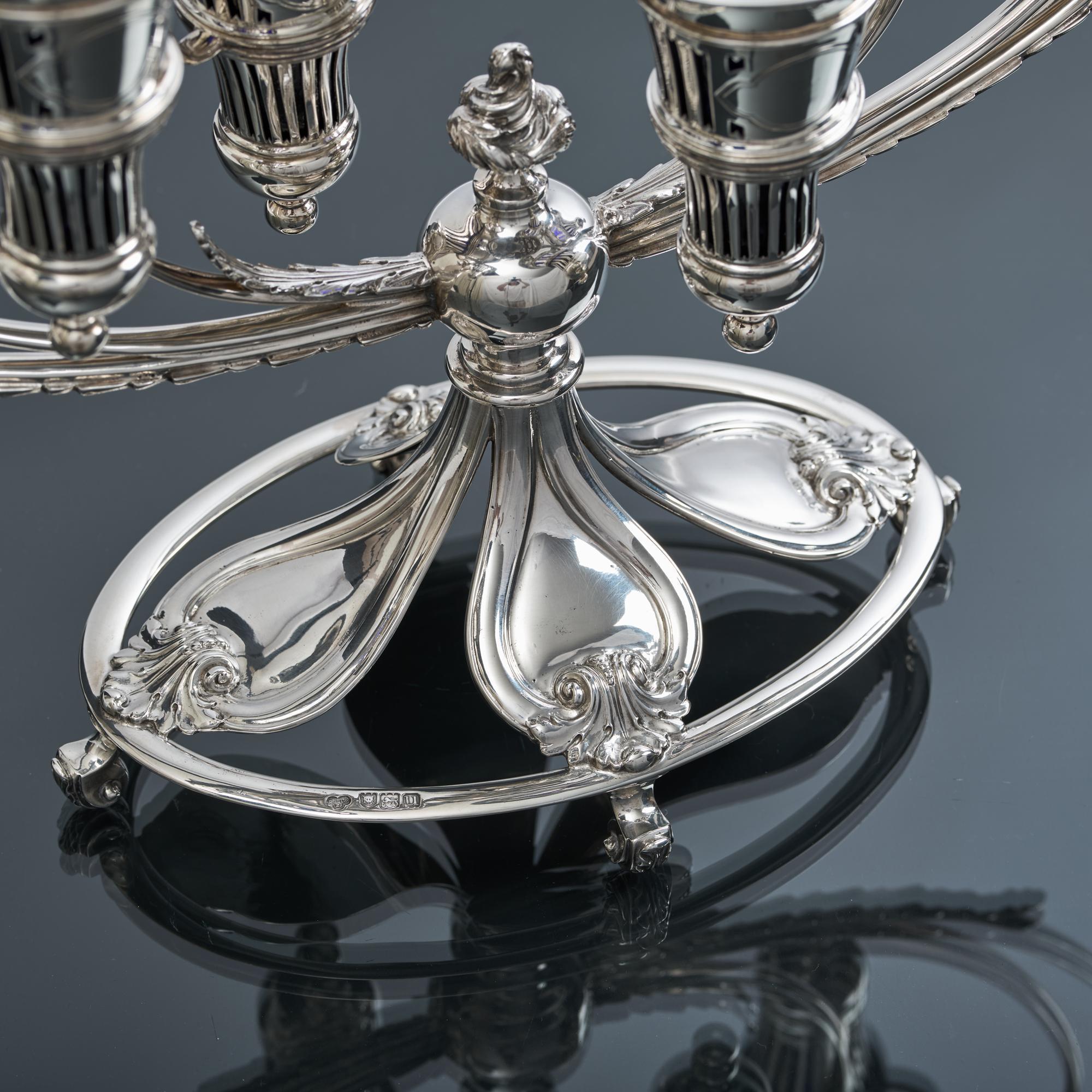 Vase à fleurs à 6 branches en argent ancien épergne en vente 1