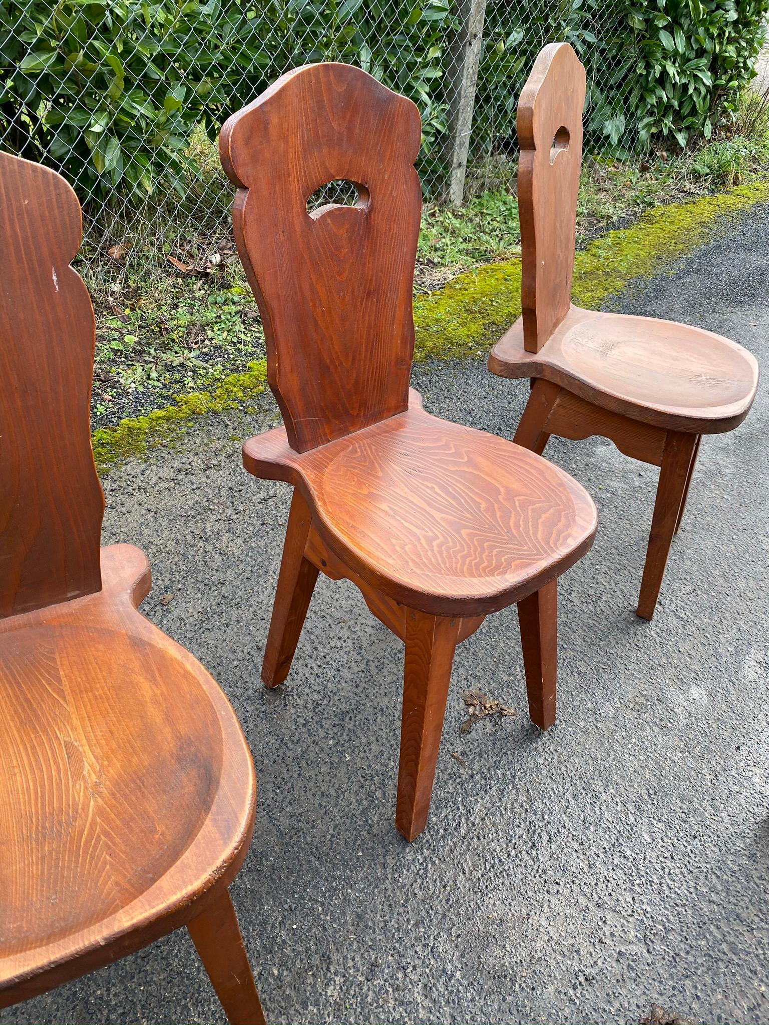 French 6 Brutalist Mountain Chairs, in Pine circa 1950 For Sale