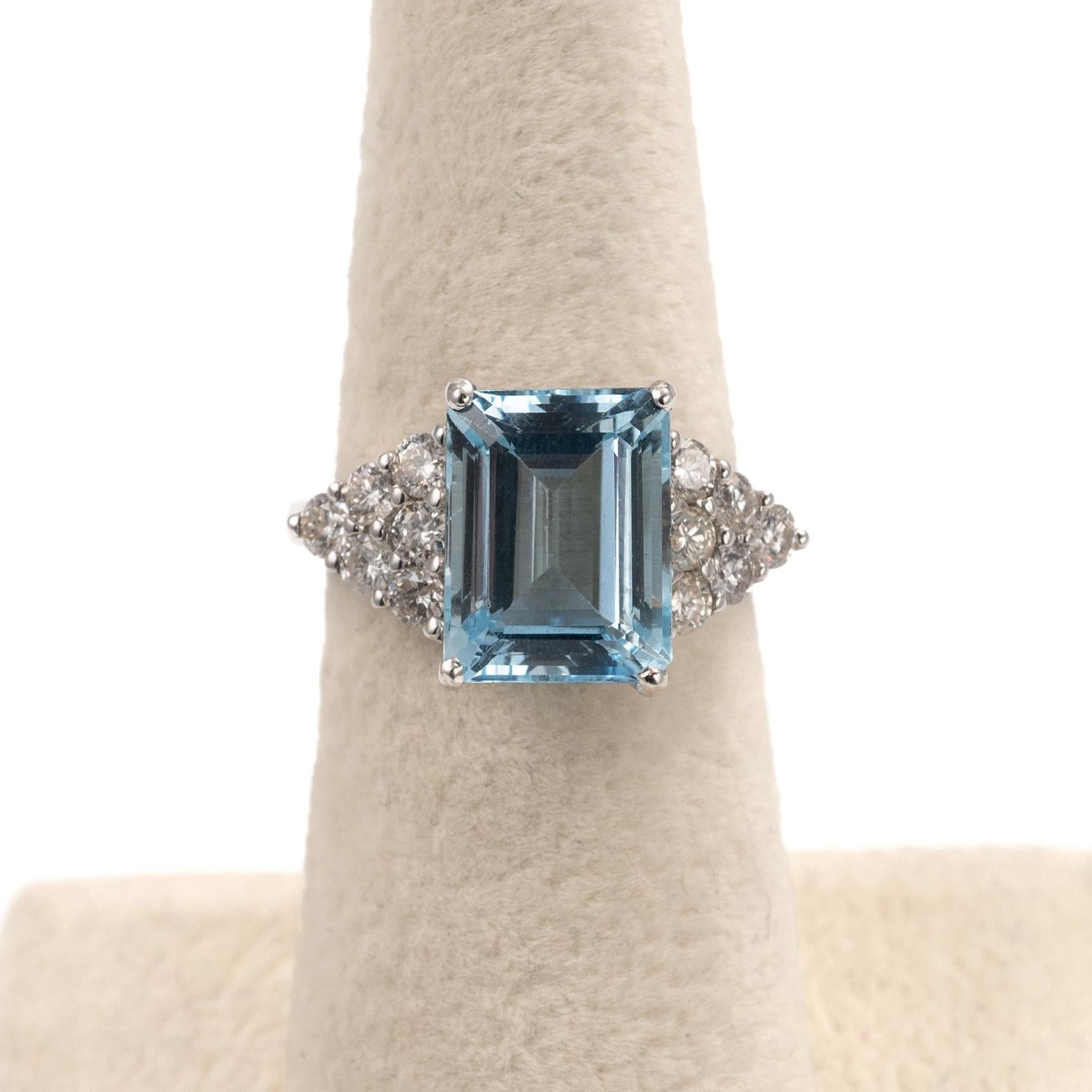 IGI Certified Aquamarine Diamond Ring 18 Karat White Gold UK Hallmarks  For Sale 1