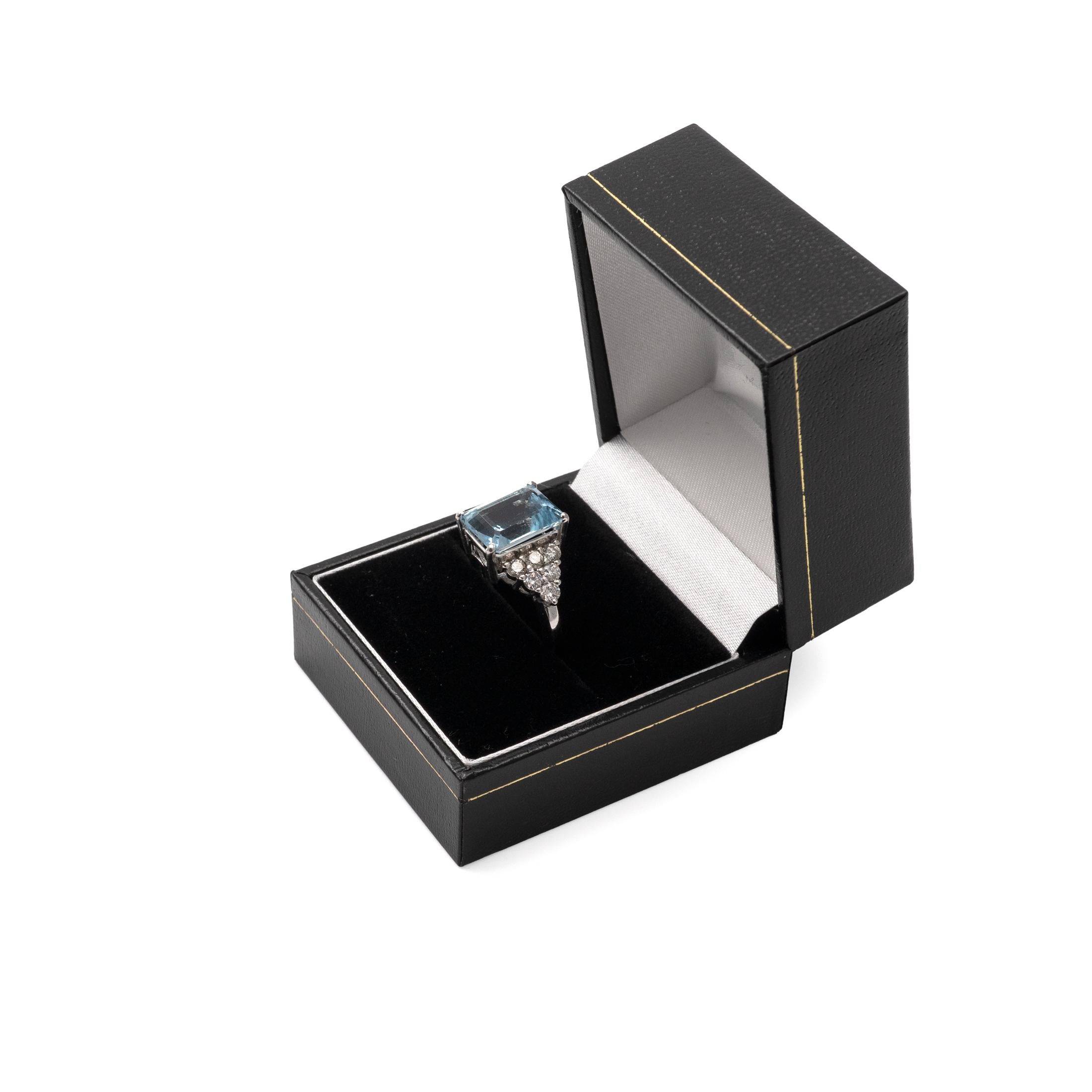 IGI Certified Aquamarine Diamond Ring 18 Karat White Gold UK Hallmarks  For Sale 5