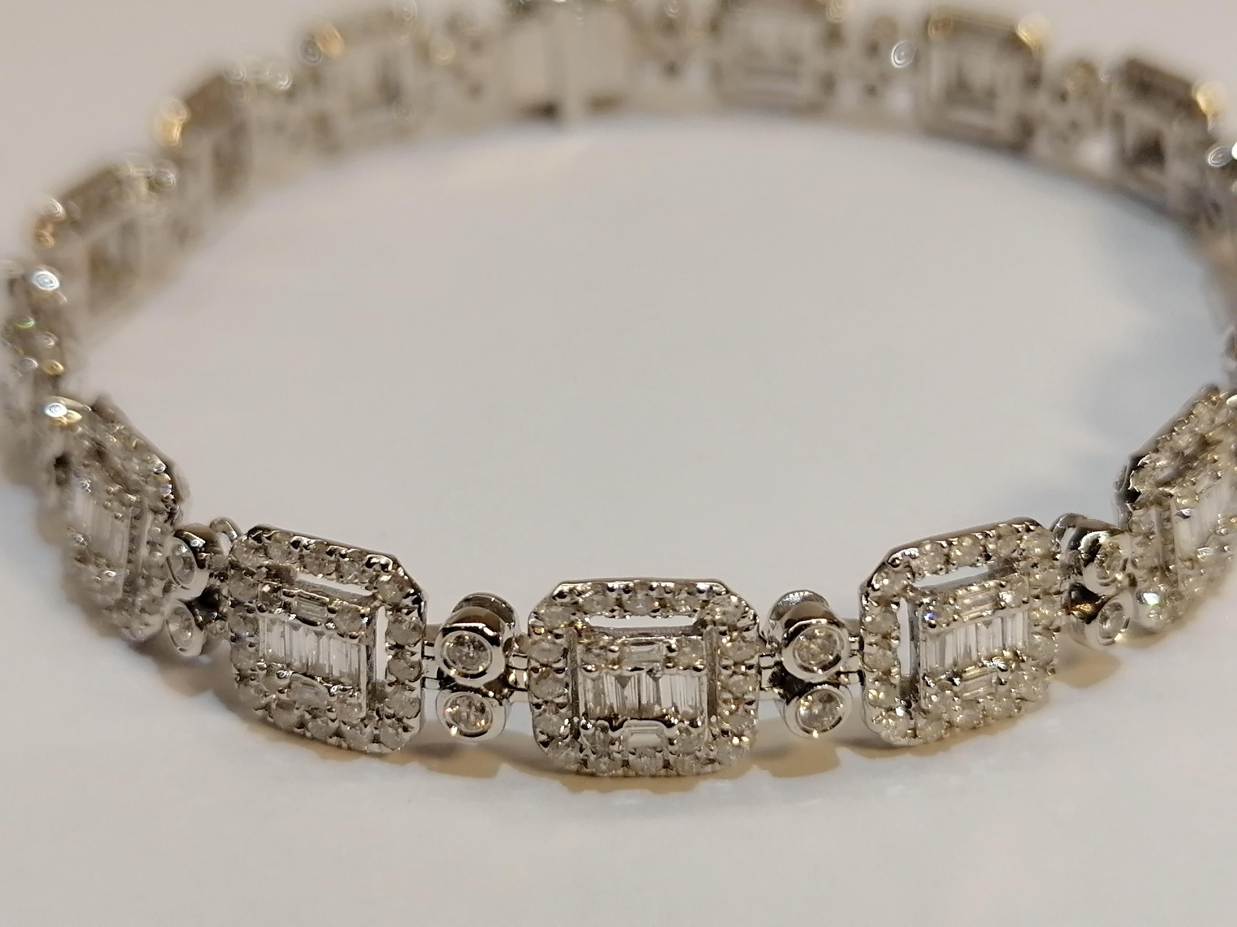 Amazing and new 6 carats diamond necklace handmade in Italy by an expert goldsmith. This bracelet has baguette and brilliant cut diamonds all VS in clarity and F in color.

Made with 100% natural earth mined diamonds this bracelet is to dream of!