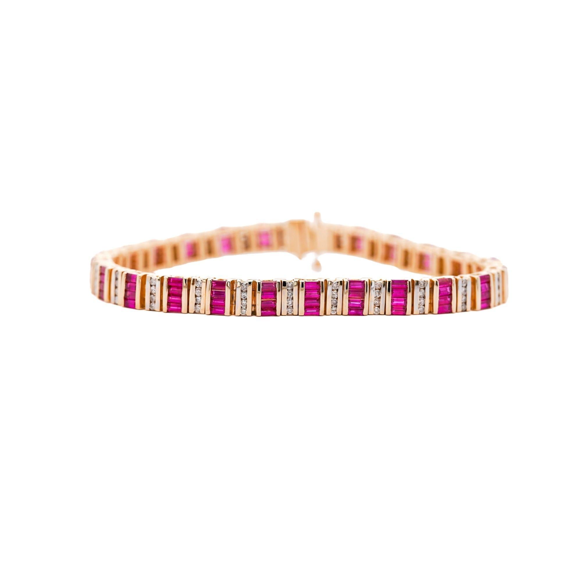 Bracelet à maillons en or 14 carats, rubis et diamants taille baguette de 6 carats en vente 4