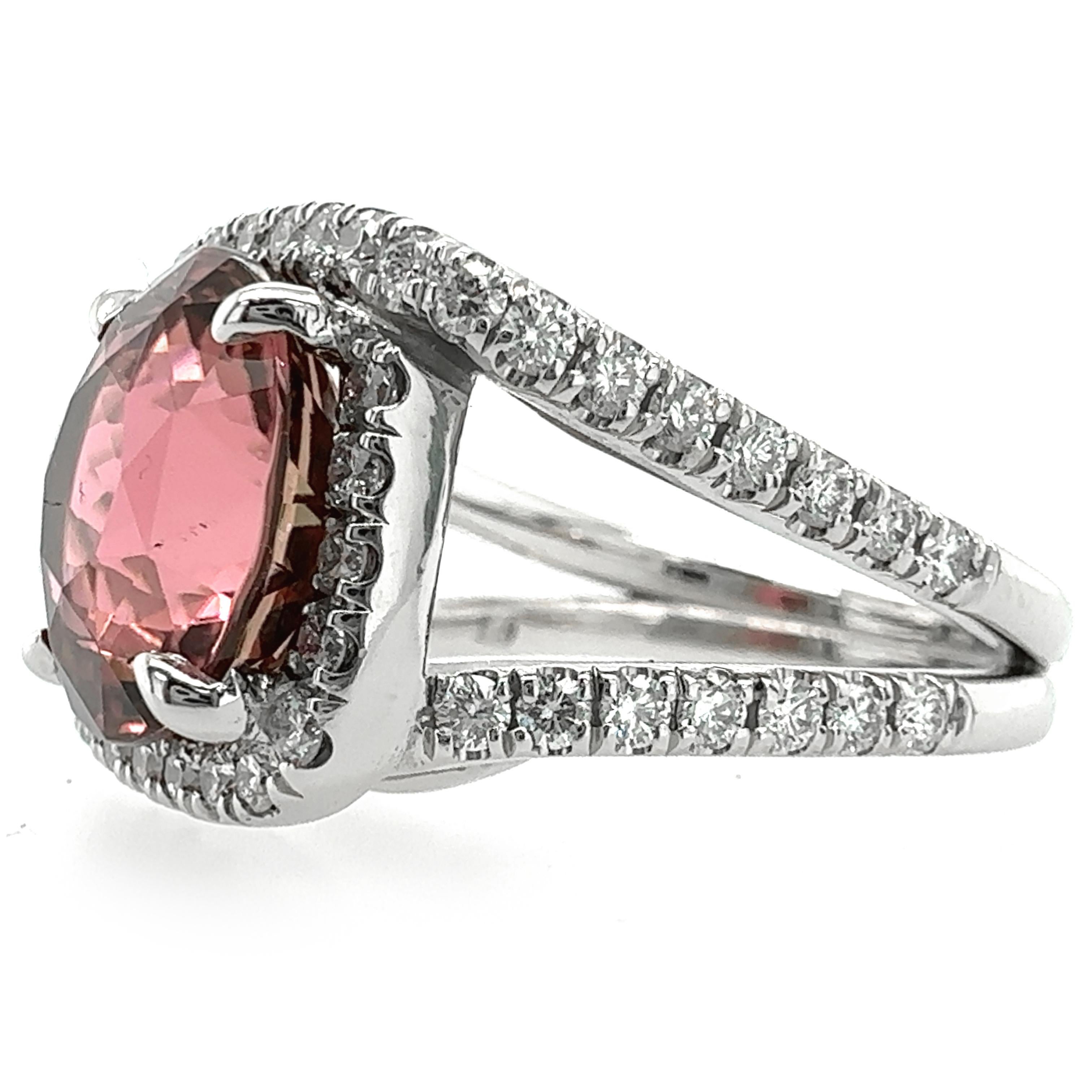 6 Karat brasilianischer rosa Turmalin & 0,81 Karat Diamanten in Platin Halo-Ring mit Halo-Ring im Angebot 4