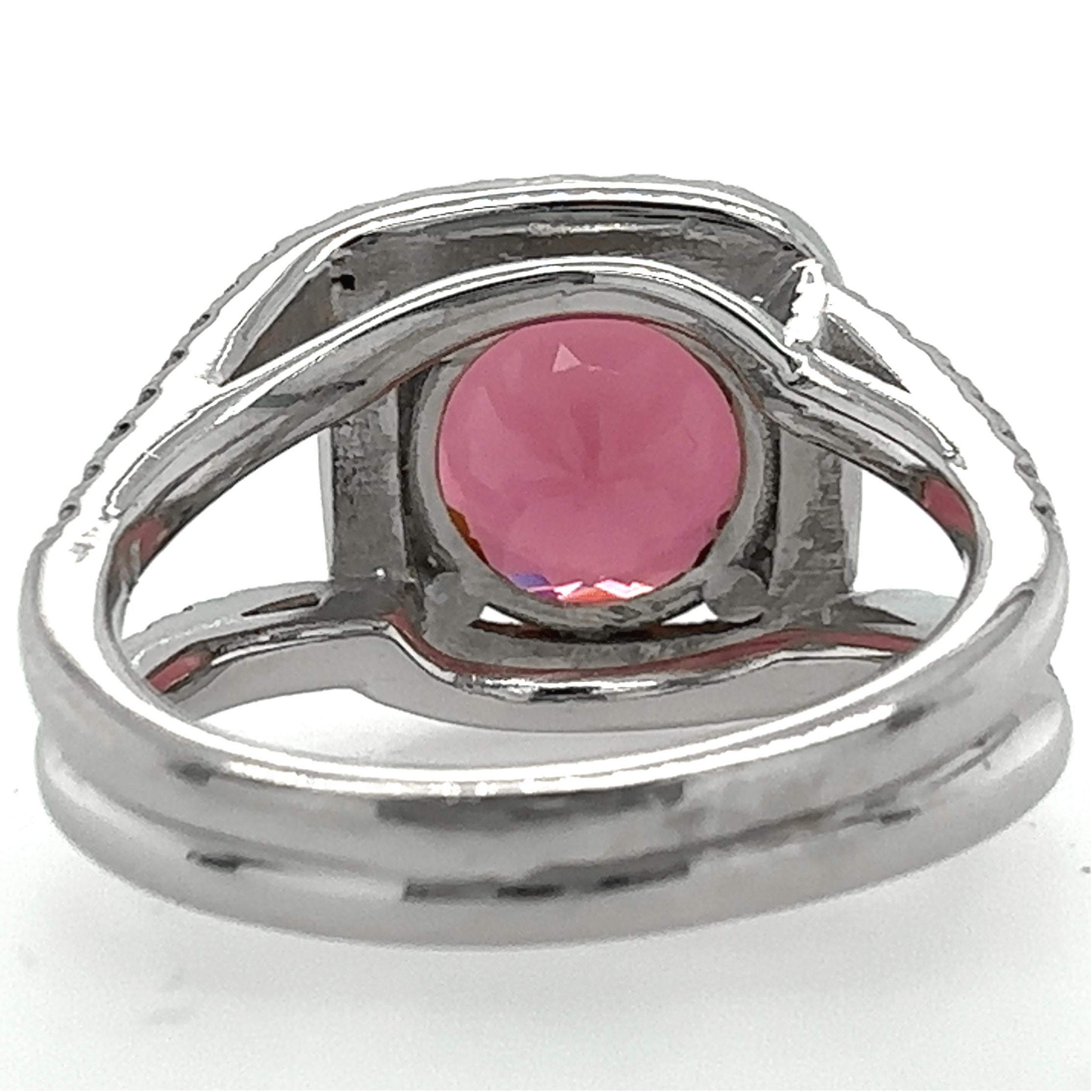 6 Karat brasilianischer rosa Turmalin & 0,81 Karat Diamanten in Platin Halo-Ring mit Halo-Ring im Angebot 1