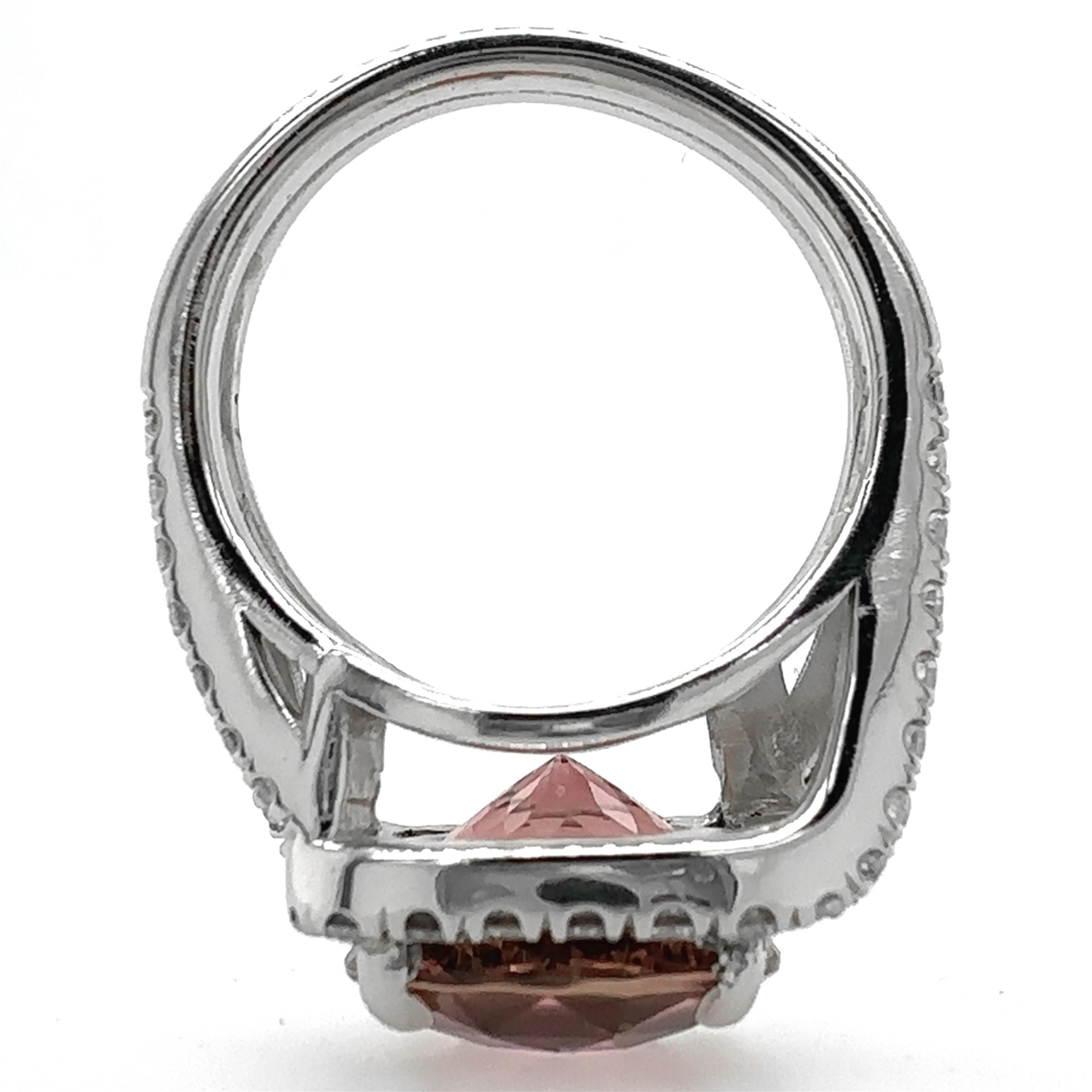 6 Karat brasilianischer rosa Turmalin & 0,81 Karat Diamanten in Platin Halo-Ring mit Halo-Ring im Angebot 2