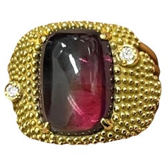 Anillo de turmalina cabujón de 6 quilates en oro amarillo de 18 quilates