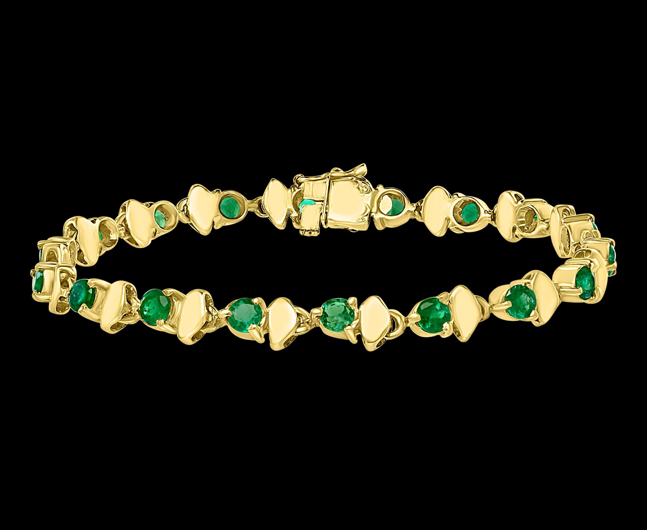  This exceptionally affordable Tennis  bracelet has  18 Round  stones of round Colombian Emeralds  . Each Emerald is spaced by a gold link.  
 Total weight of Emerald is Approximately  6 carat. Very fine quality and color of emerald.
The bracelet is