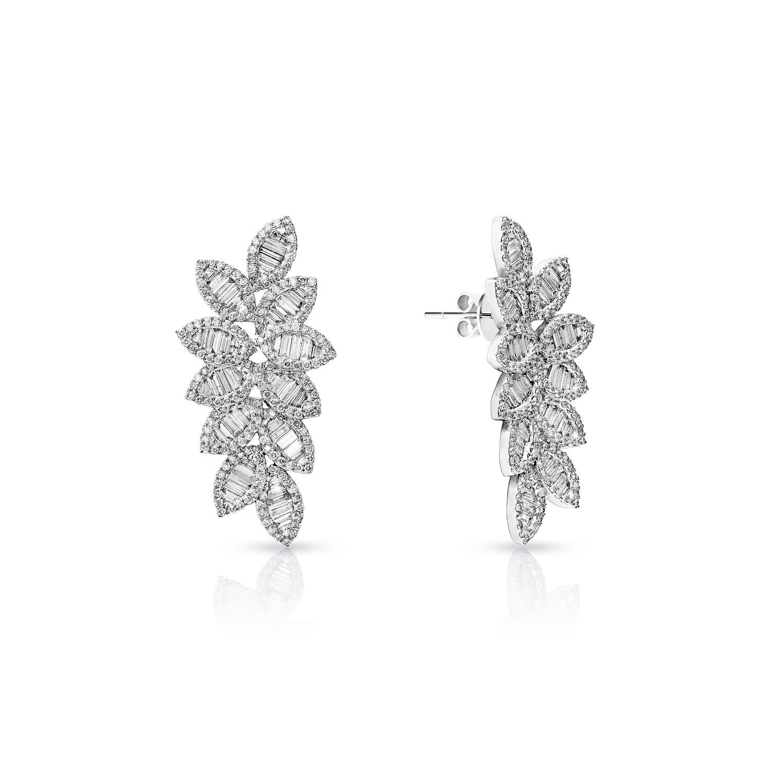 Taille mixte Boucles d'oreilles chandelier en diamants de forme mixte combinés de 6 carats certifiés en vente