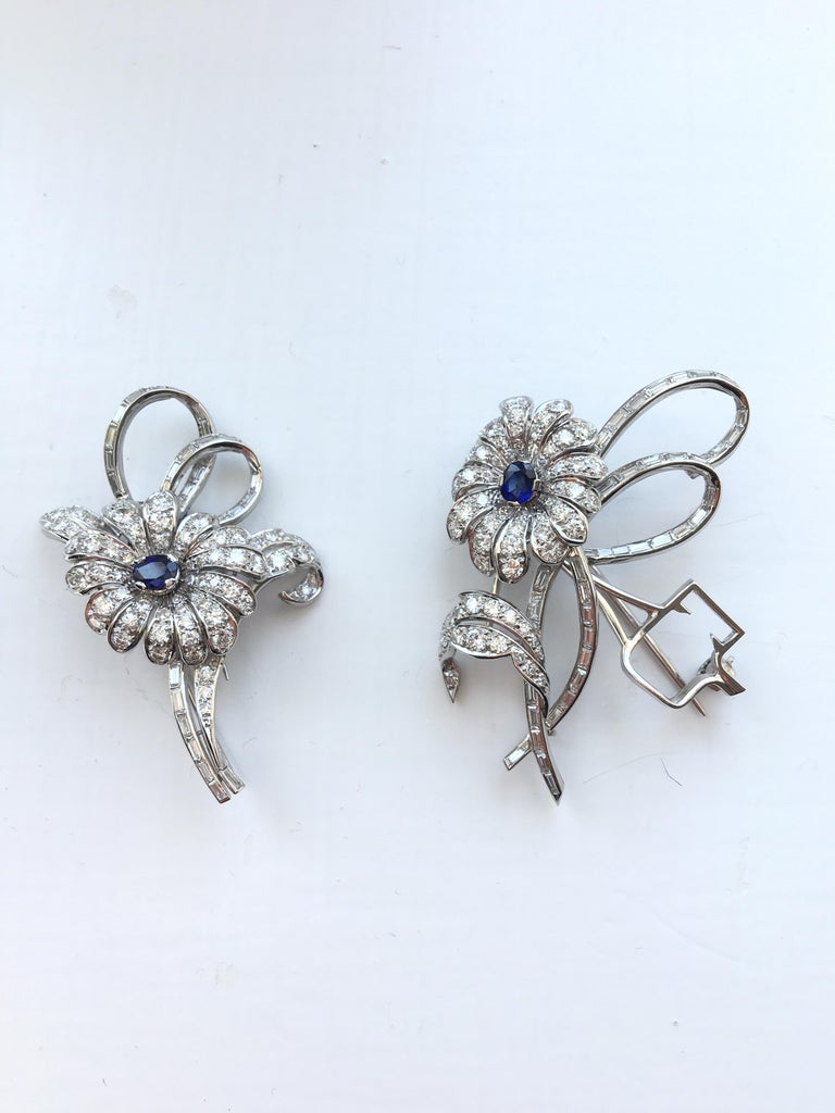 6 Carat Diamond Blue Sapphire Double Clip Deco Style 18 Karat White Gold Brooch For Sale 1