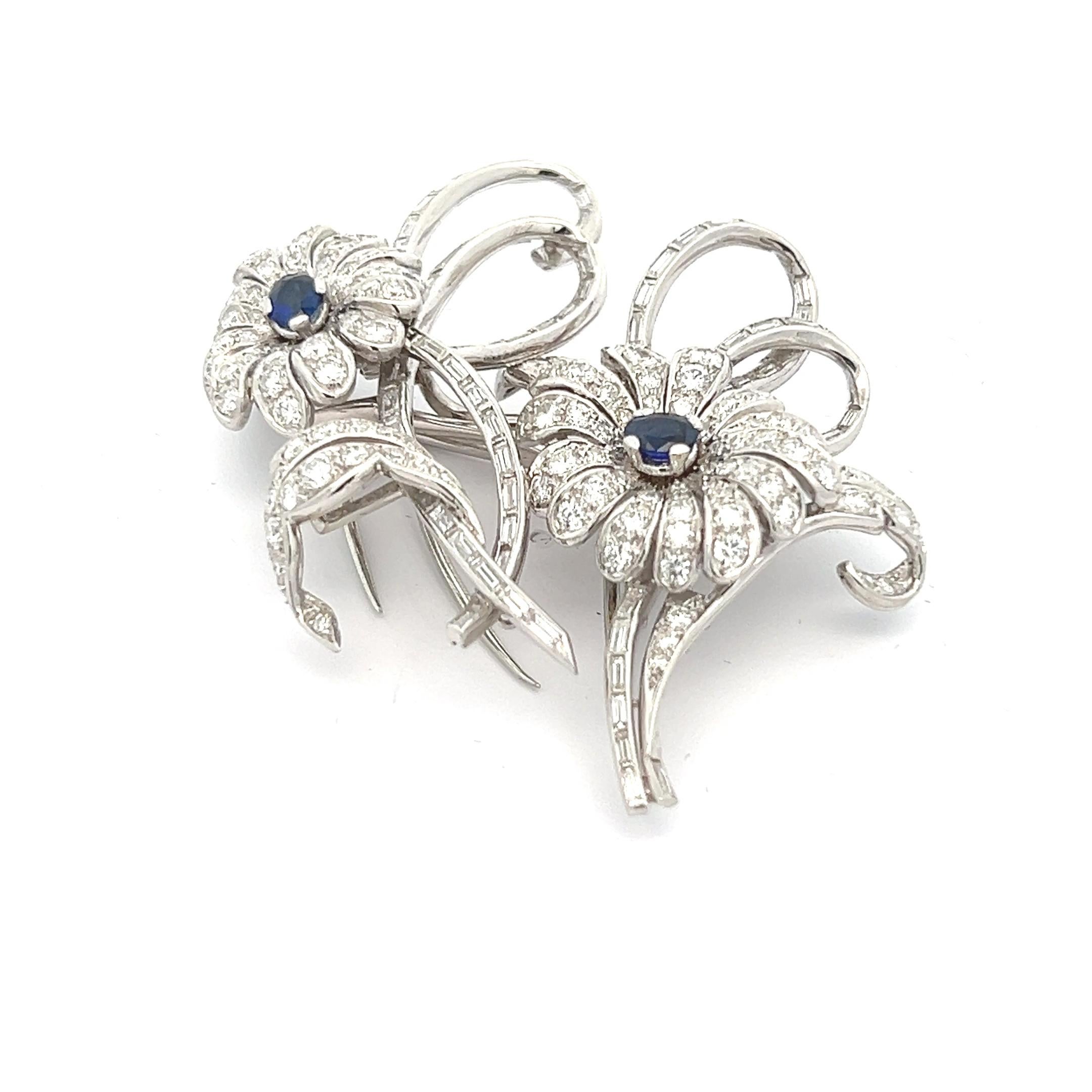 6 Carat Diamond Blue Sapphire Double Clip Deco Style 18 Karat White Gold Brooch For Sale 7