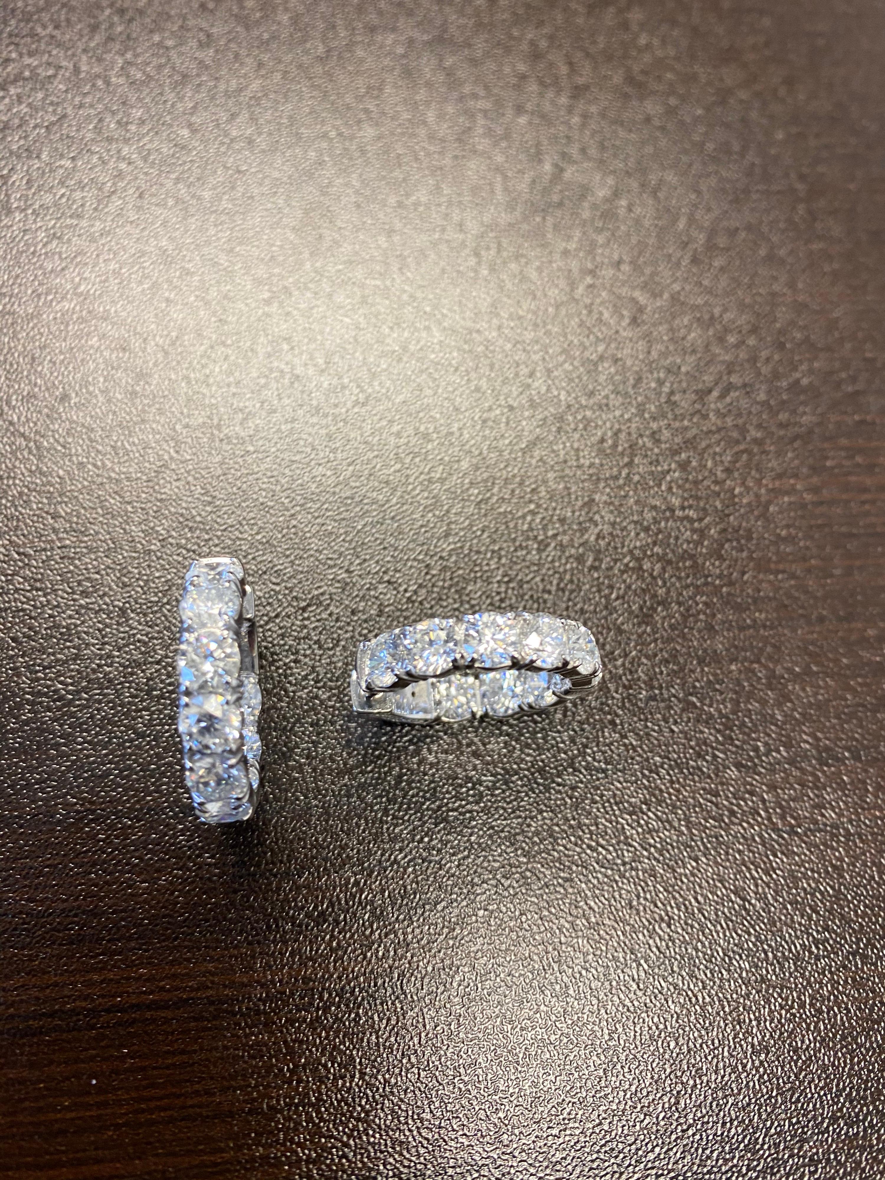 Moderno Orecchini a cerchio con diamanti da 6 carati in oro bianco in vendita