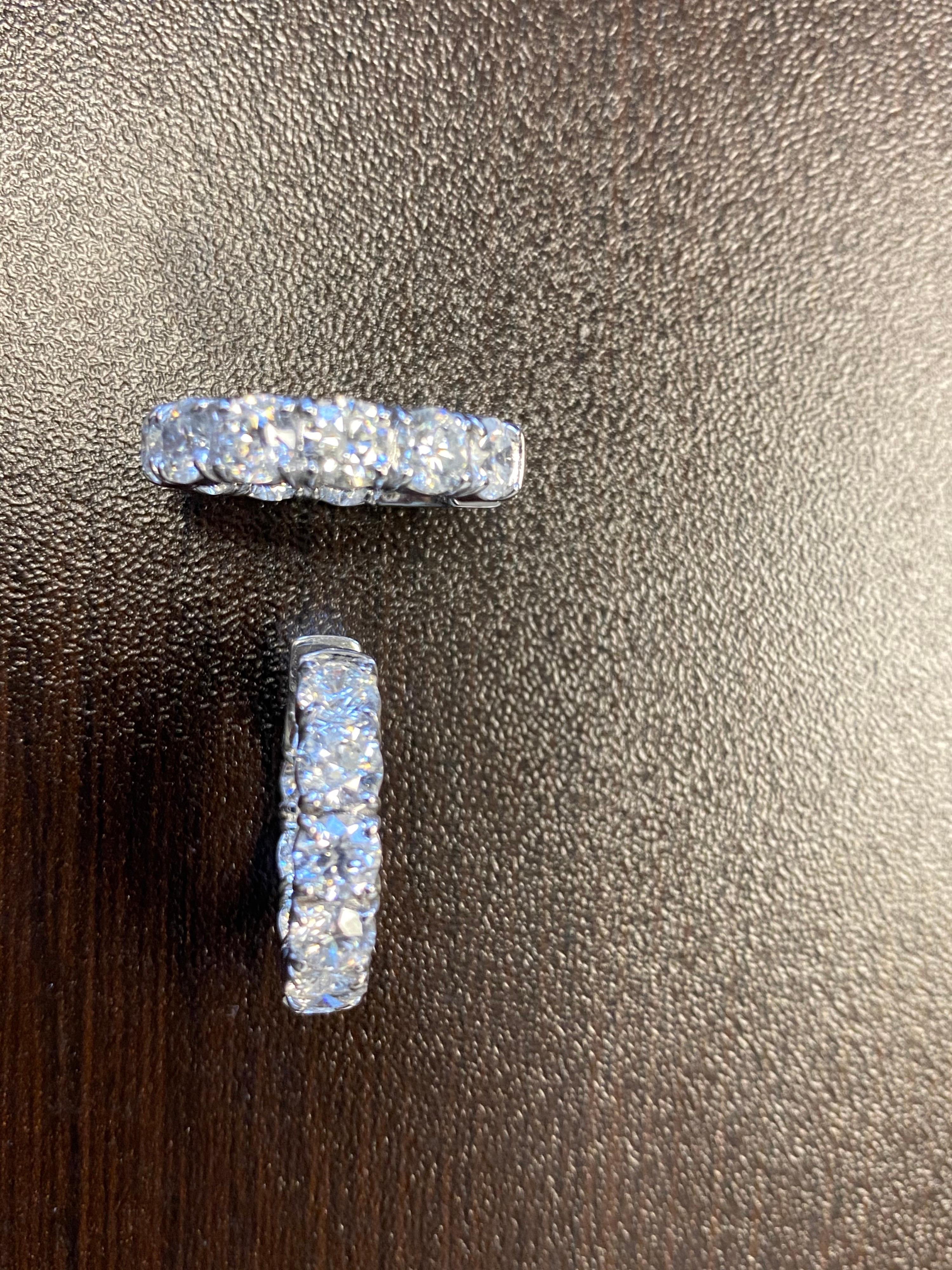Taglio rotondo Orecchini a cerchio con diamanti da 6 carati in oro bianco in vendita
