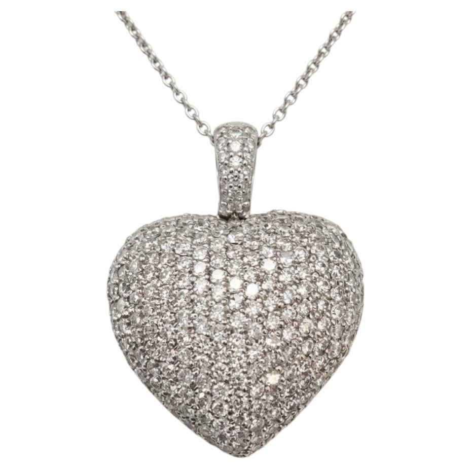 Ciondolo a forma di cuore bombato con micro-pavé di diamanti da 6 carati in oro bianco 14k