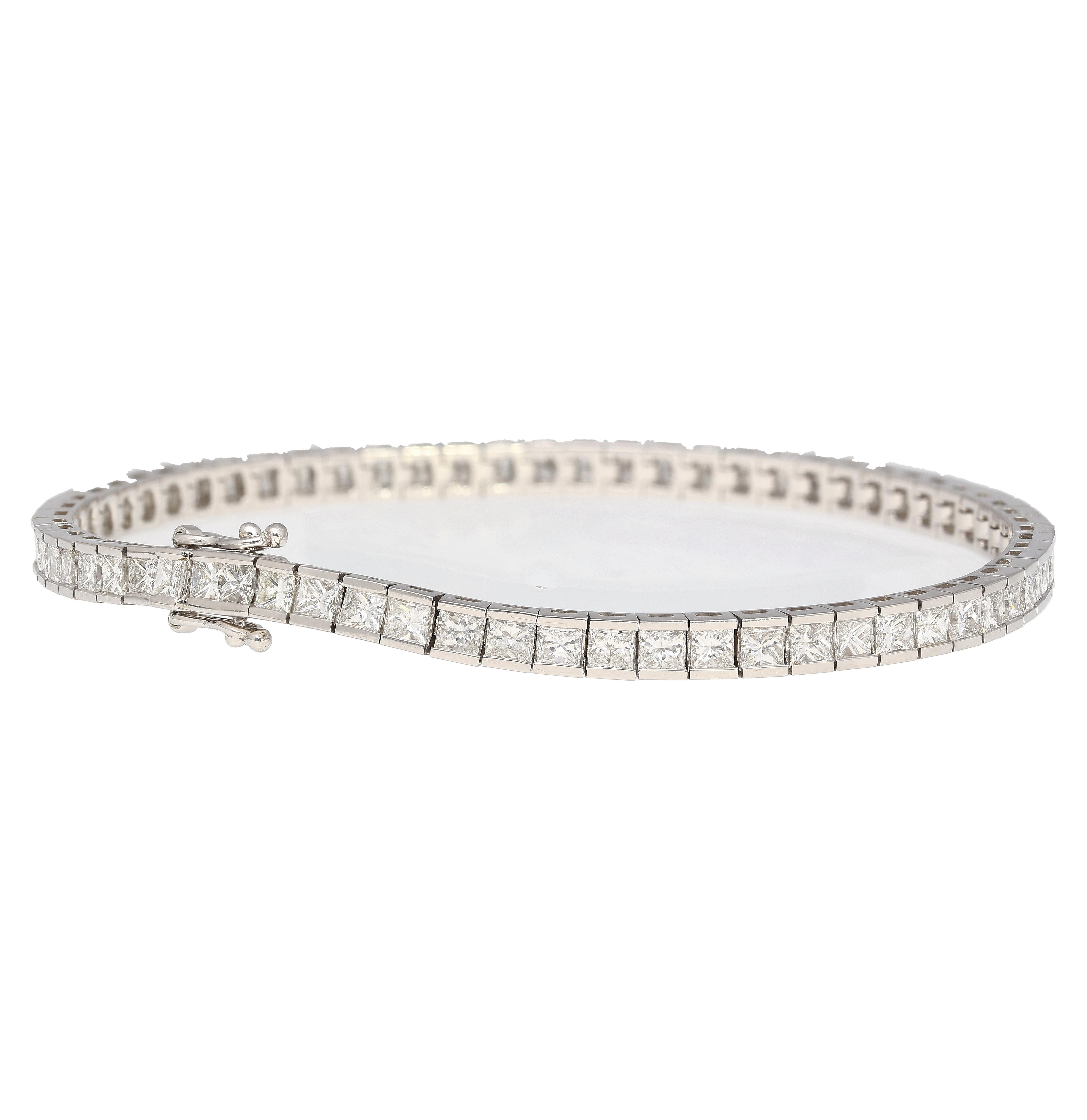 6 Karat Diamant-Tennisarmband mit Prinzessinnenschliff und halber Lünette in Kanalfassung (Carréschliff) im Angebot