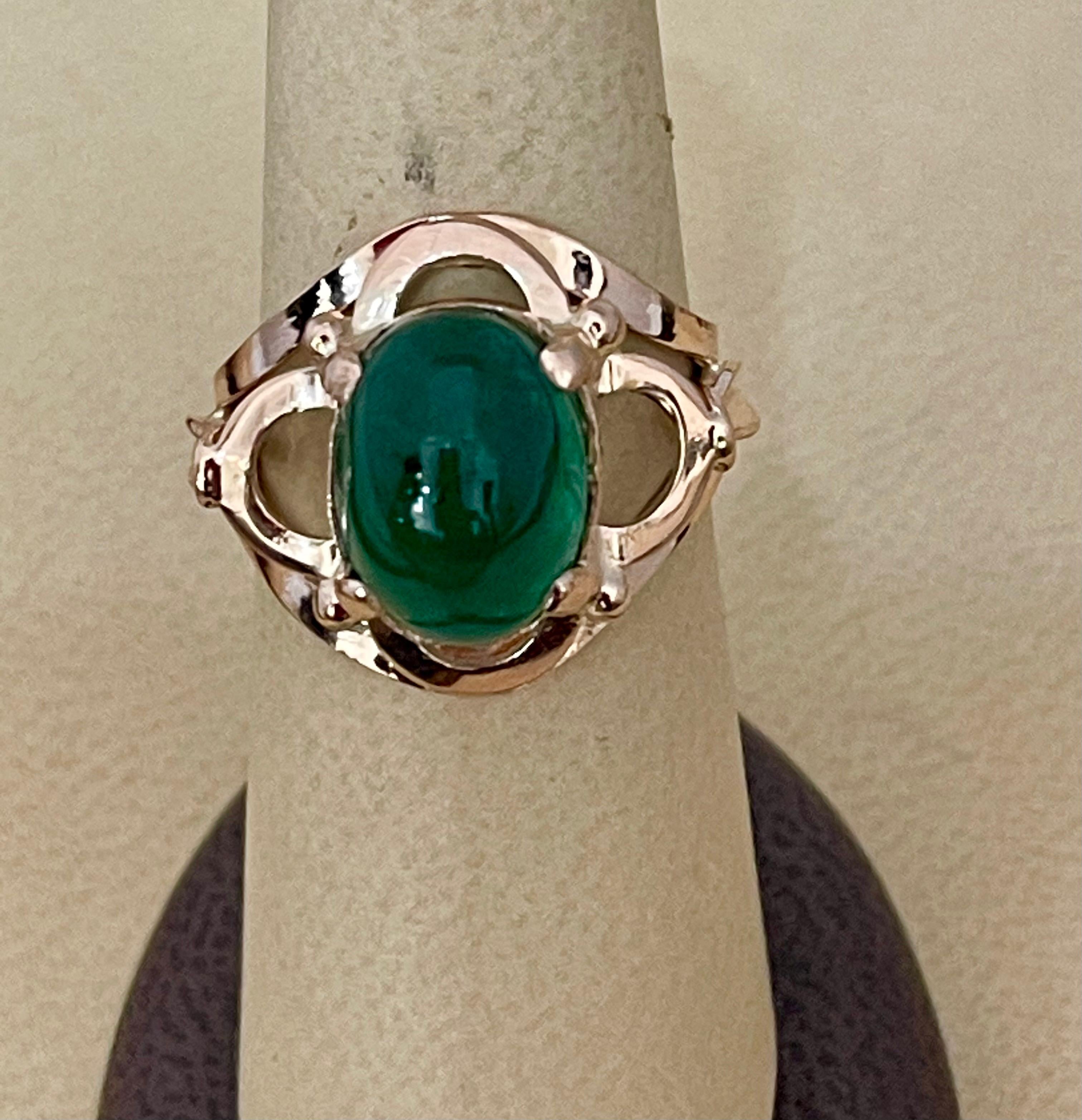 6 Carat Elongated Oval Emerald Cabochon 14 Karat Rose Gold Cocktail Ring Vintage In Excellent Condition For Sale In New York, NY