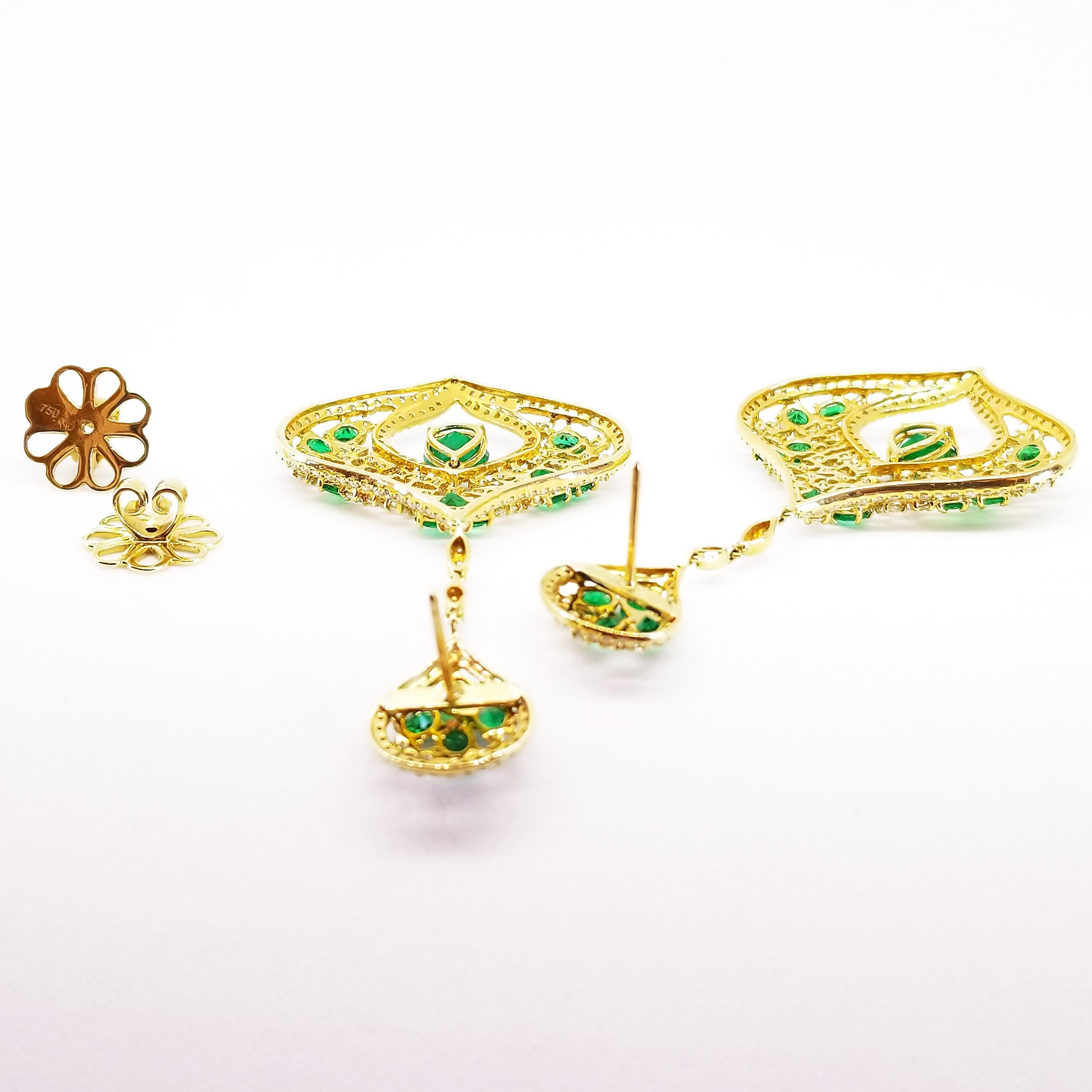 Boucles d'oreilles pendantes en or jaune avec émeraude de 6 carats et diamants de 4,2 carats, décoration tapis rouge en vente 5