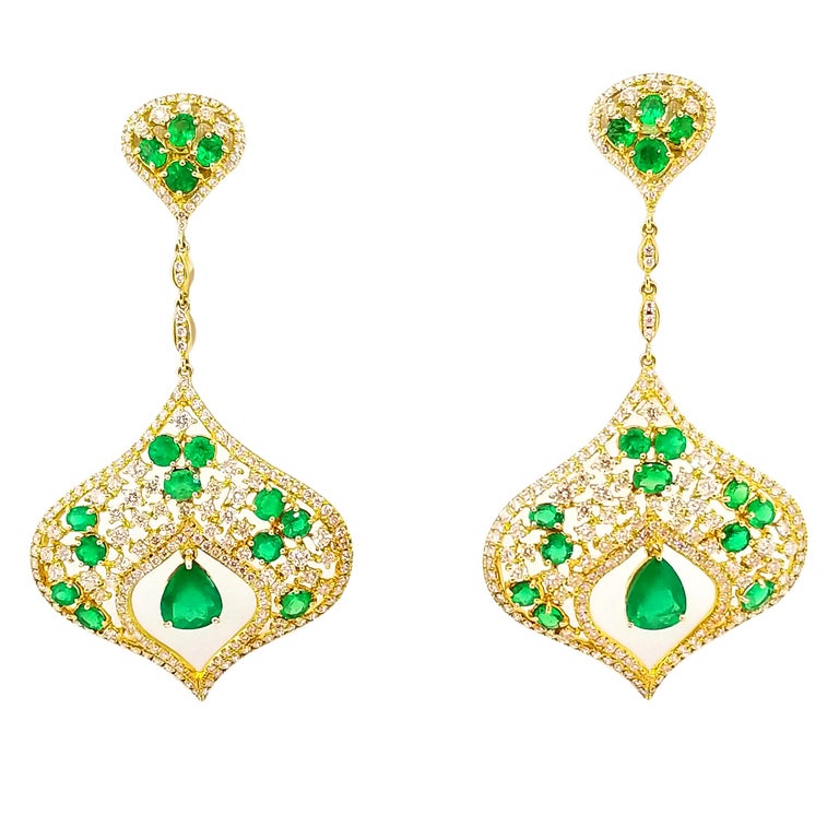 6 Carat Emerald 4.2 Carat Diamond Red Carpet Statement Drop Earrings Yellow Gold For Sale