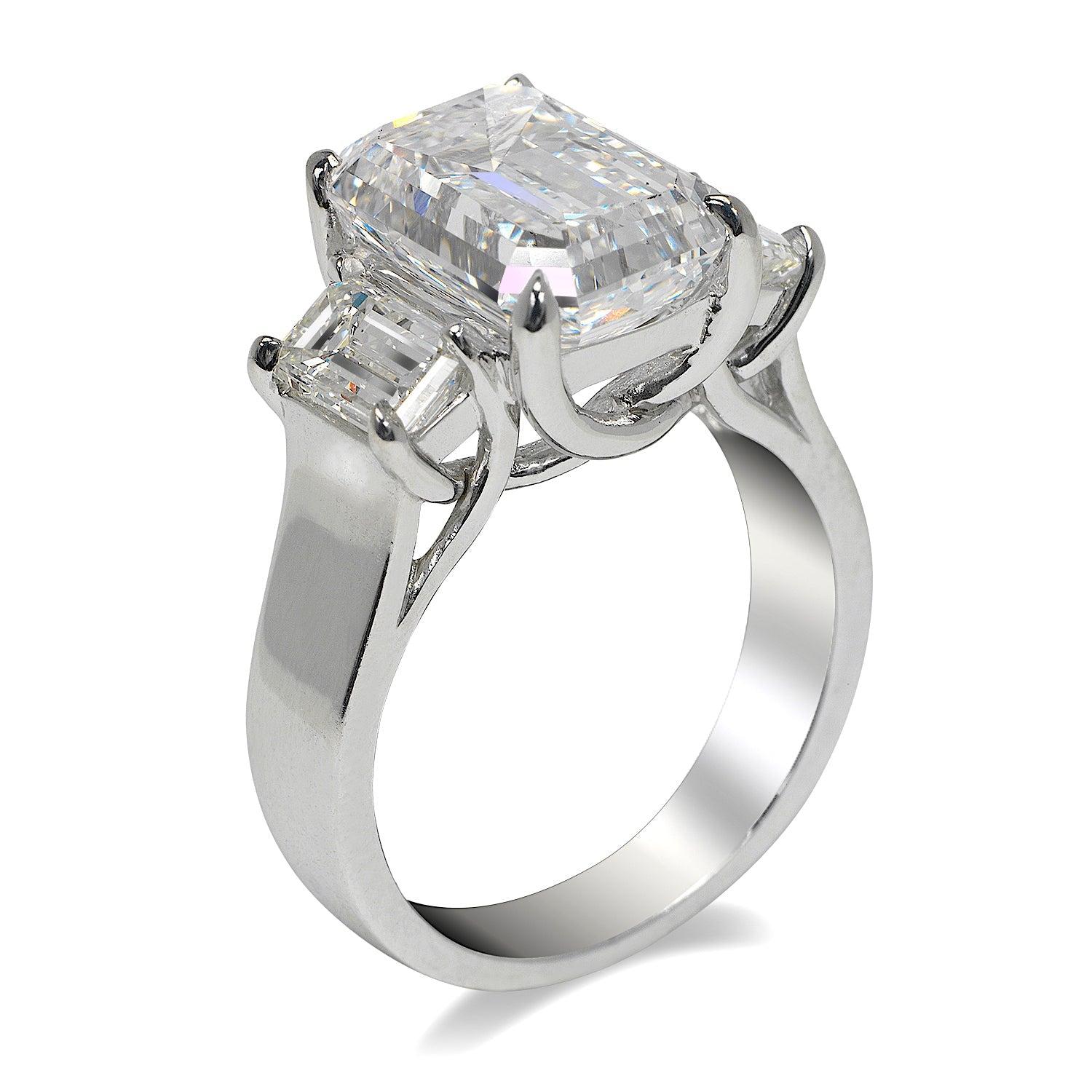 Taille émeraude Bague de fiançailles avec diamant taille émeraude de 6 carats certifié GIA D VVS1 en vente