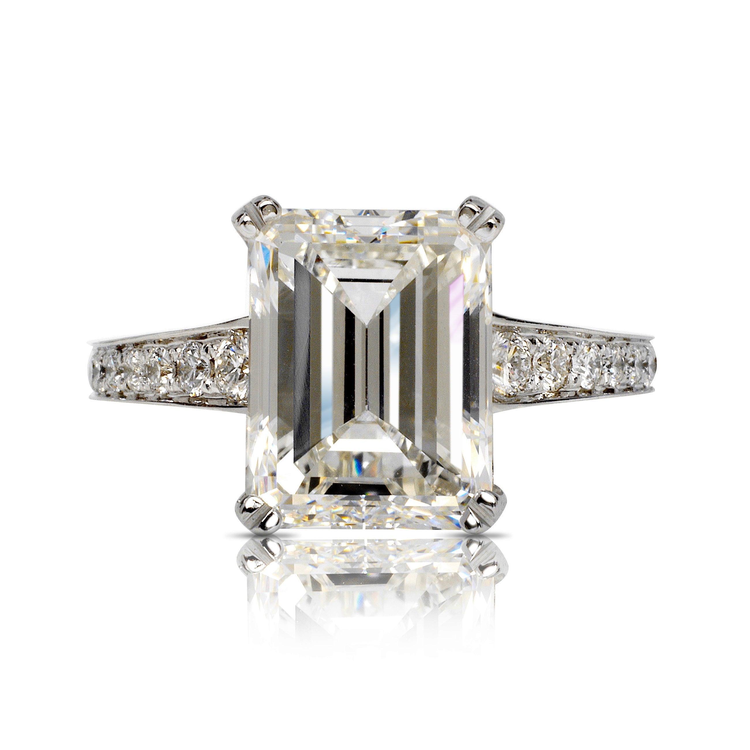 MERIDA EMERALD CUT DIAMOND ENGAGEMENT RING PLATINUM BY MIKE NEKTA

GIA CERTIDIED

Center Diamond:
Carat Weight: 5 Carats
Color :  H
Clarity: VVS2
Style:  
Measurement: 11.1 x 8.5 x 5.6 mm

Ring:
Metal: 18K WHITE GOLD
Diamonds:  0,50 ct
Size: Can be