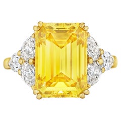 6 Carat Emerald-cut Statement Fancy Yellow   Sunlit Royal Radiance Diamond Ring