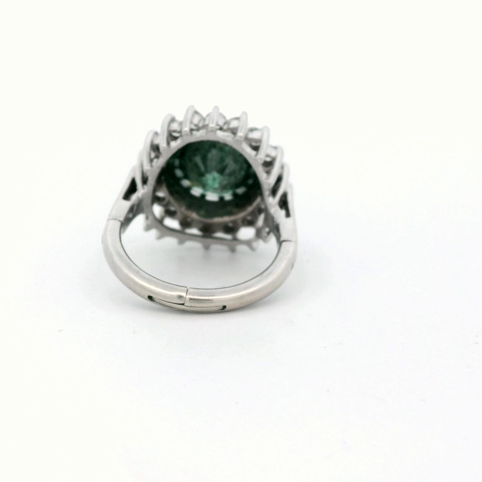 Anillo de diamantes verdes de 6 quilates Moderno en venta