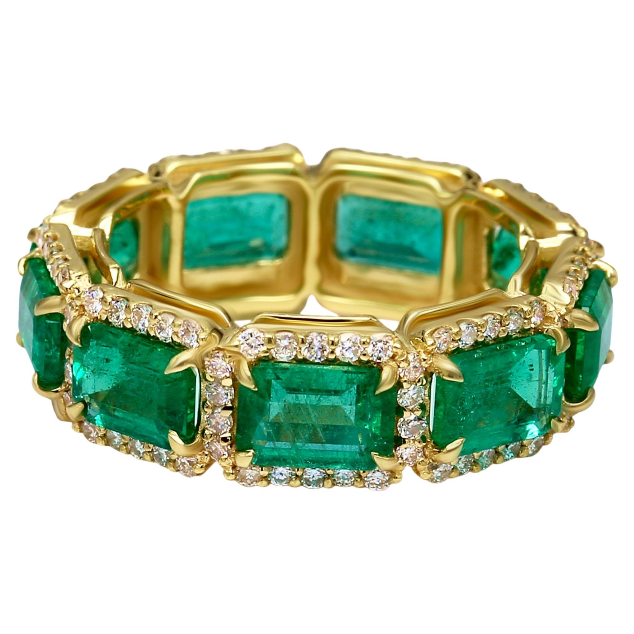 Emerald Cut 6 Carat Green Emerald Diamond Yellow Gold Band Ring For Sale