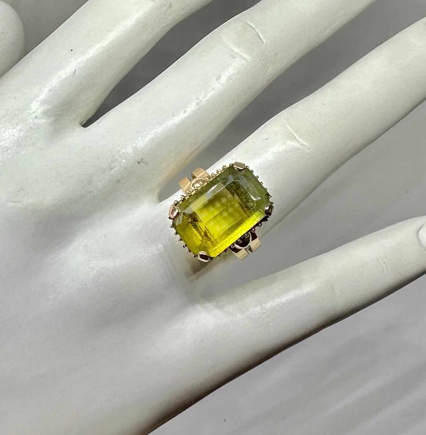 6 Carat Green Quartz Ring 14 Karat Gold Emerald Cut Art Deco Cocktail Ring In Excellent Condition For Sale In New York, NY